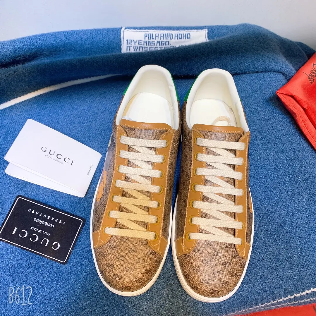 Gucci Couple s embroidered canvas white shoes