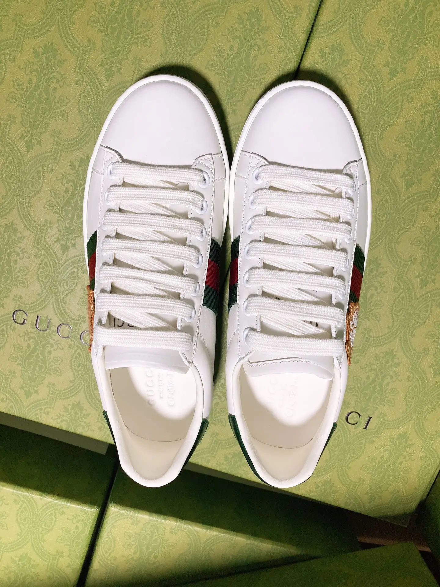 Gucci Couple s embroidered canvas white shoes Gucci Couple s embroidered canvas white shoes