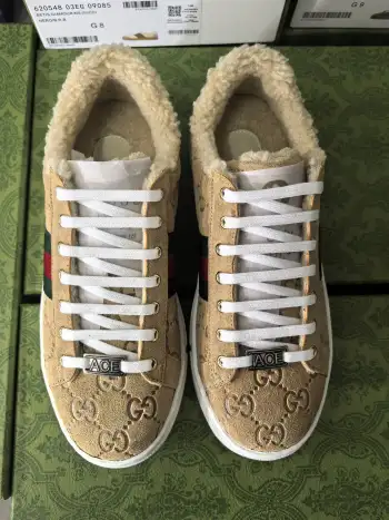 Couple s embroidered canvas white shoes Replica Gucci Mens Casual and Sneakers