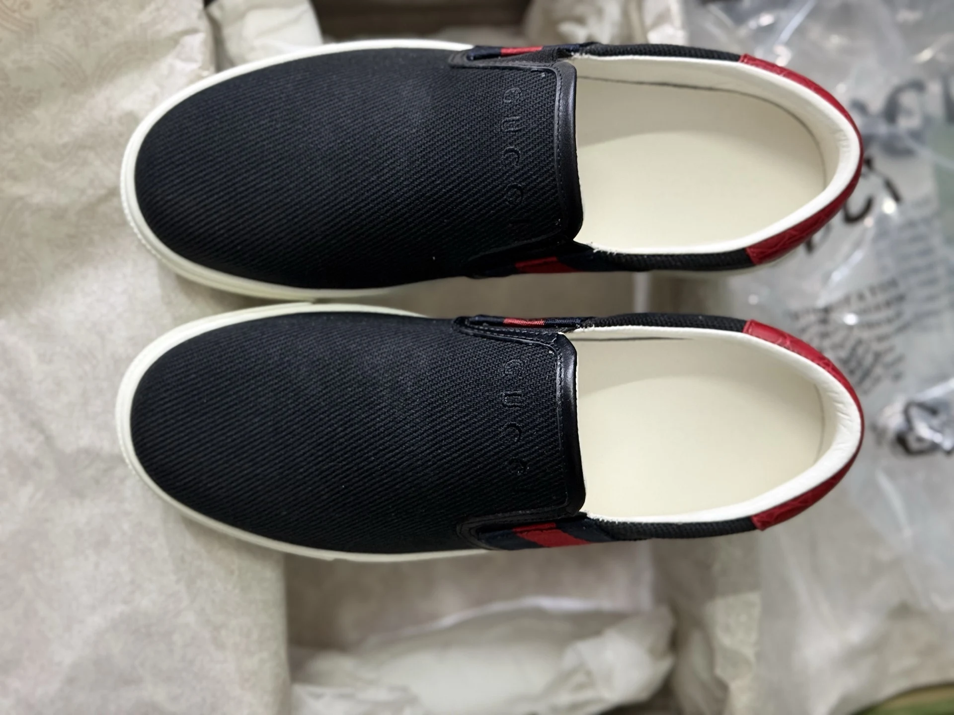 Gucci Couple s embroidered canvas white shoes Gucci Couple s embroidered canvas white shoes