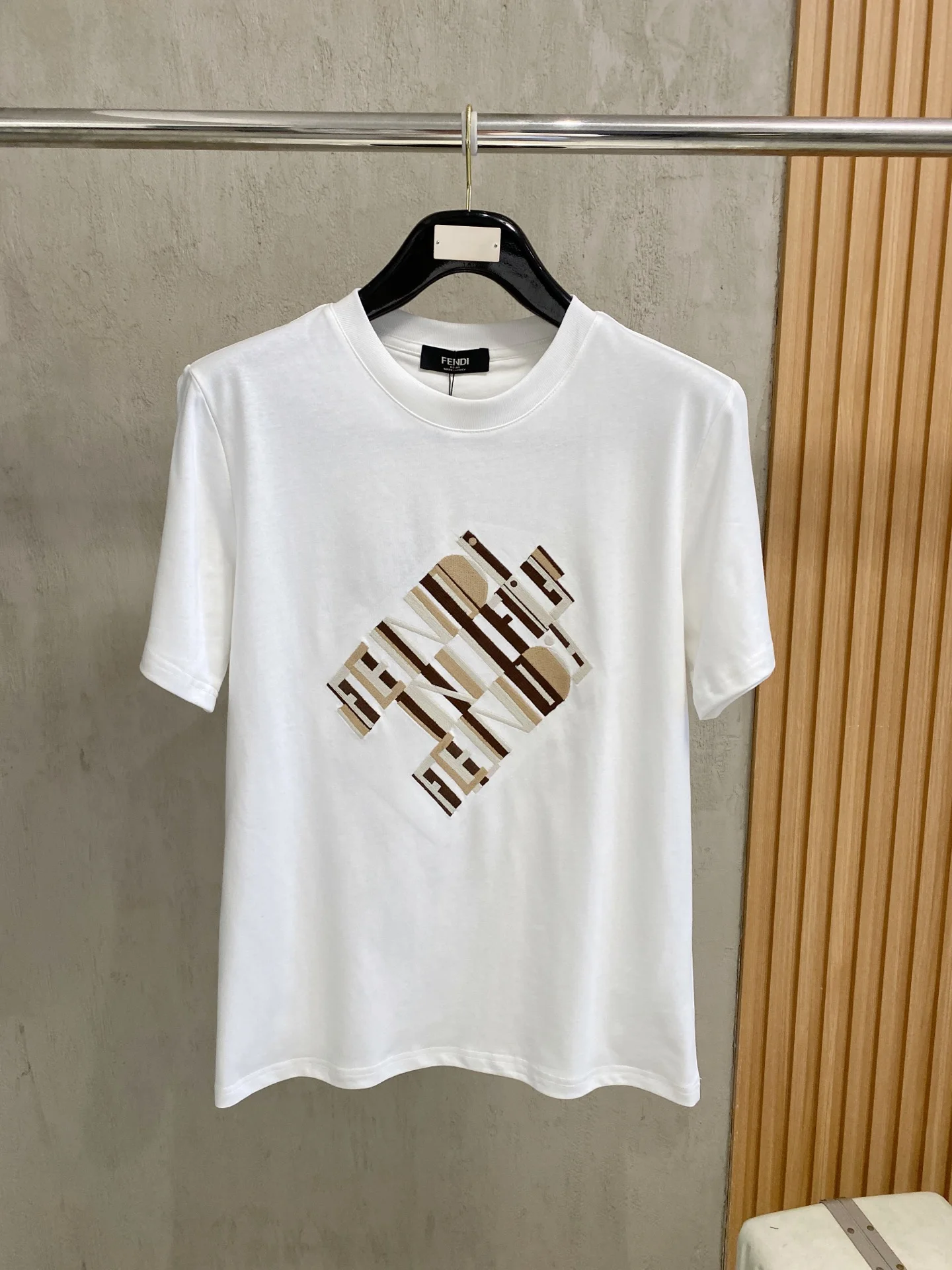 Fendi Letter Embroidery Short Sleeve T-Shirt Fendi Letter Embroidery Short Sleeve T-Shirt