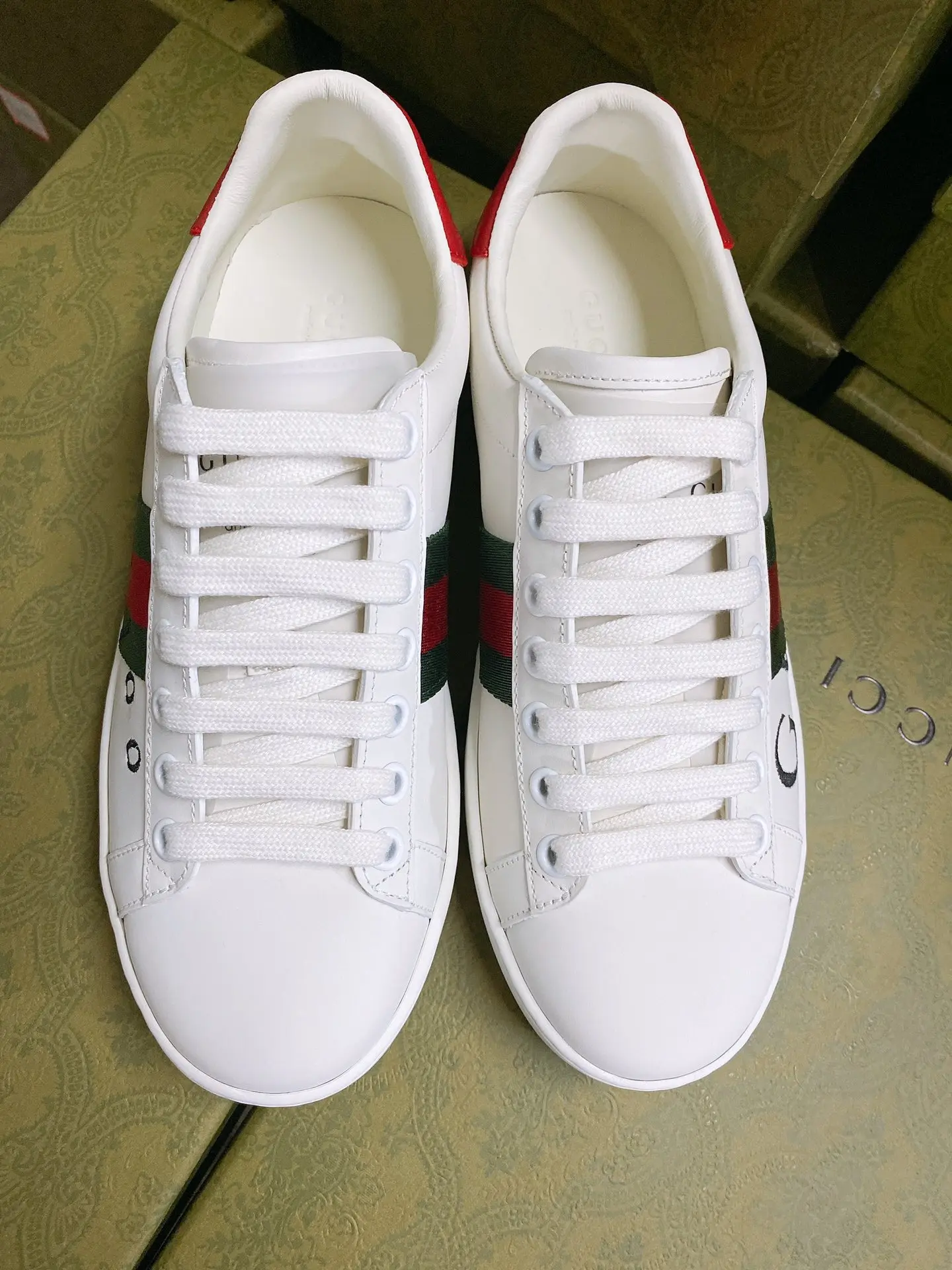 Gucci Couple s embroidered canvas white shoes