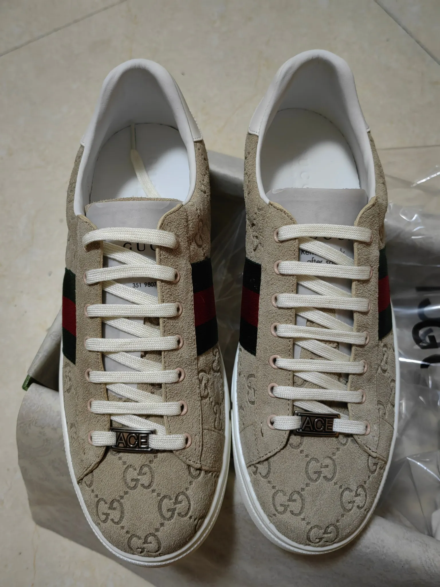 Gucci Couple s embroidered canvas white shoes Gucci Couple s embroidered canvas white shoes
