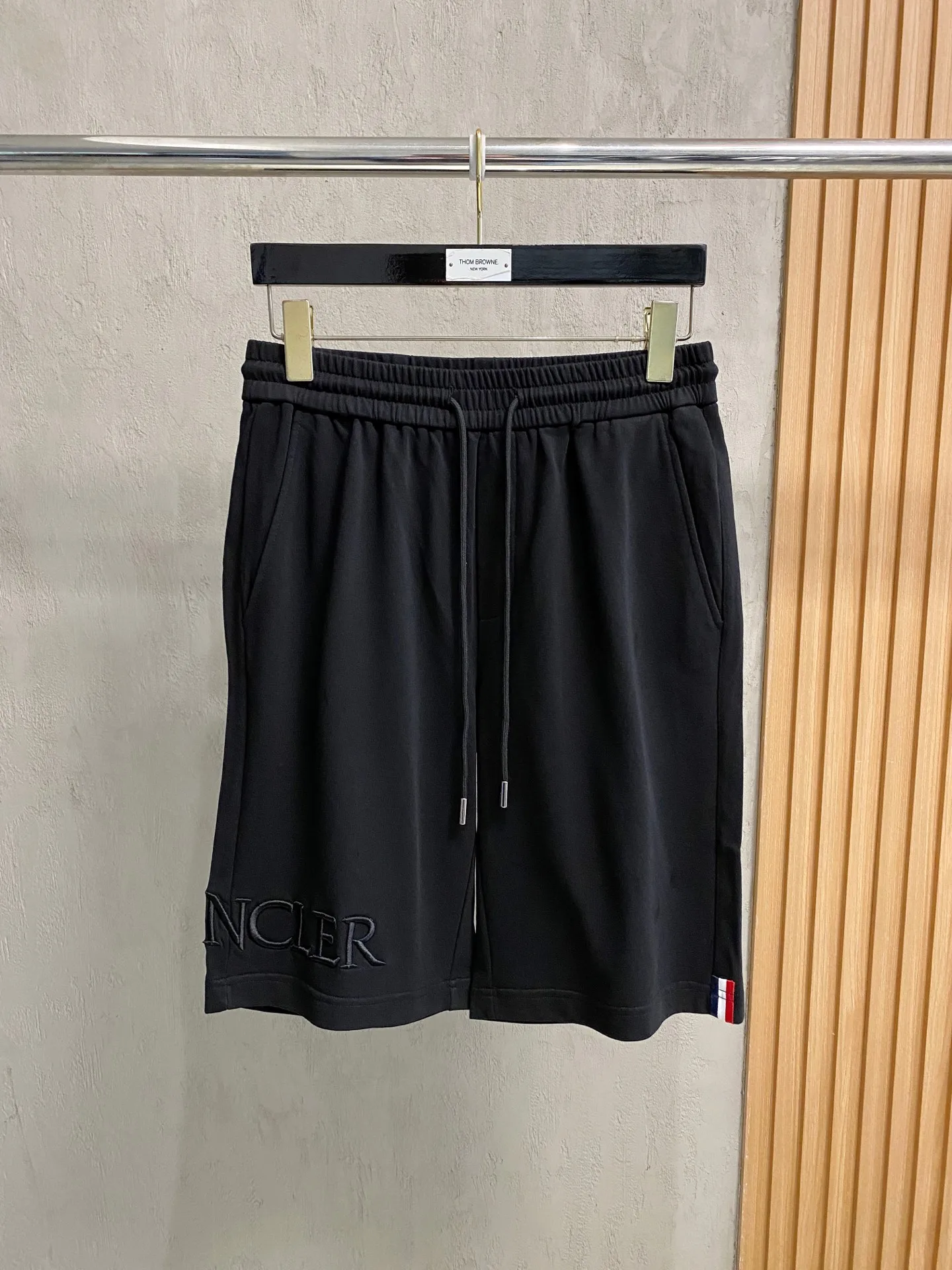 Moncler Embroidered versatile elastic waistband drawstring shorts