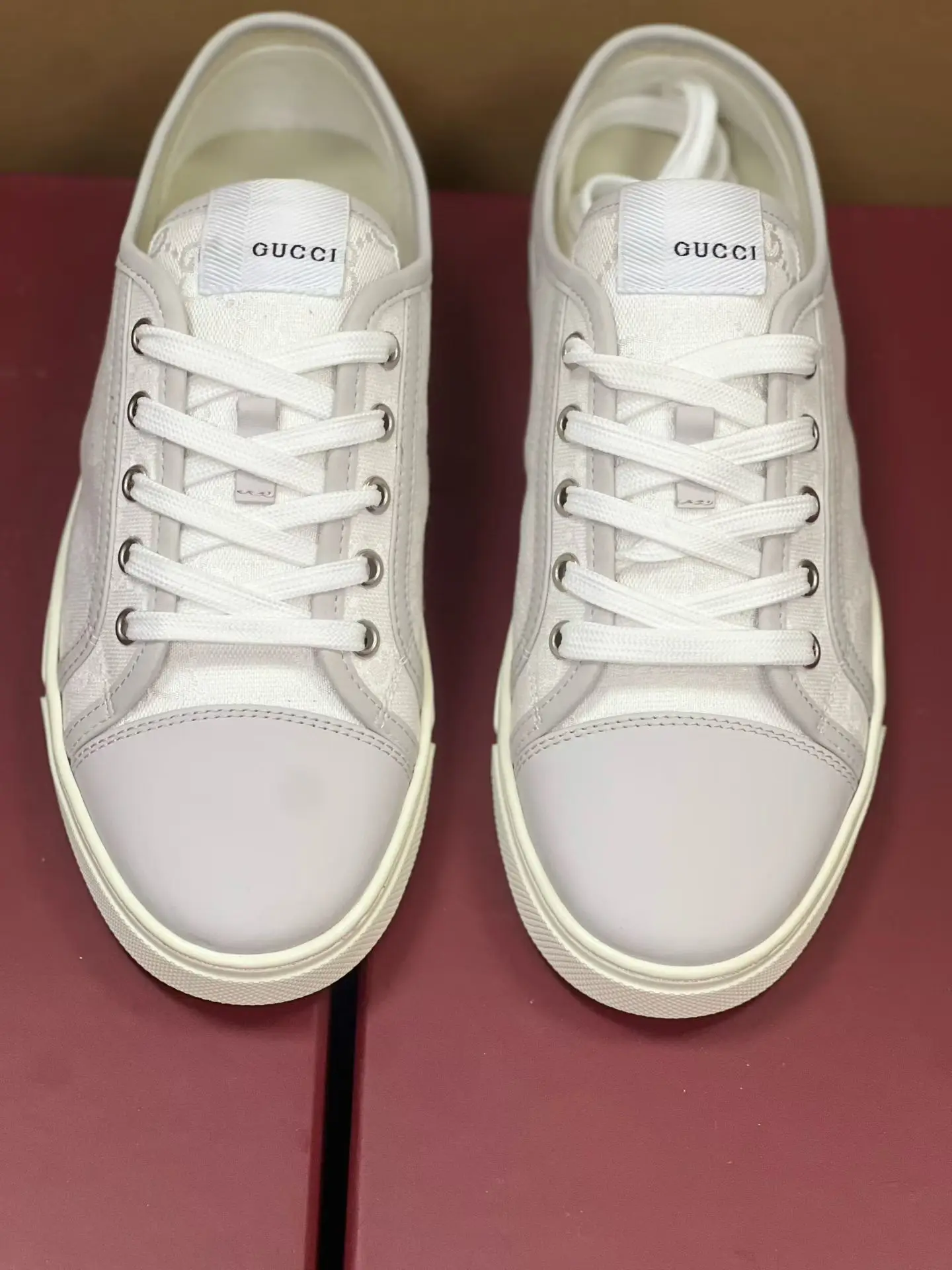 Gucci Couple s embroidered canvas white shoes Gucci Couple s embroidered canvas white shoes