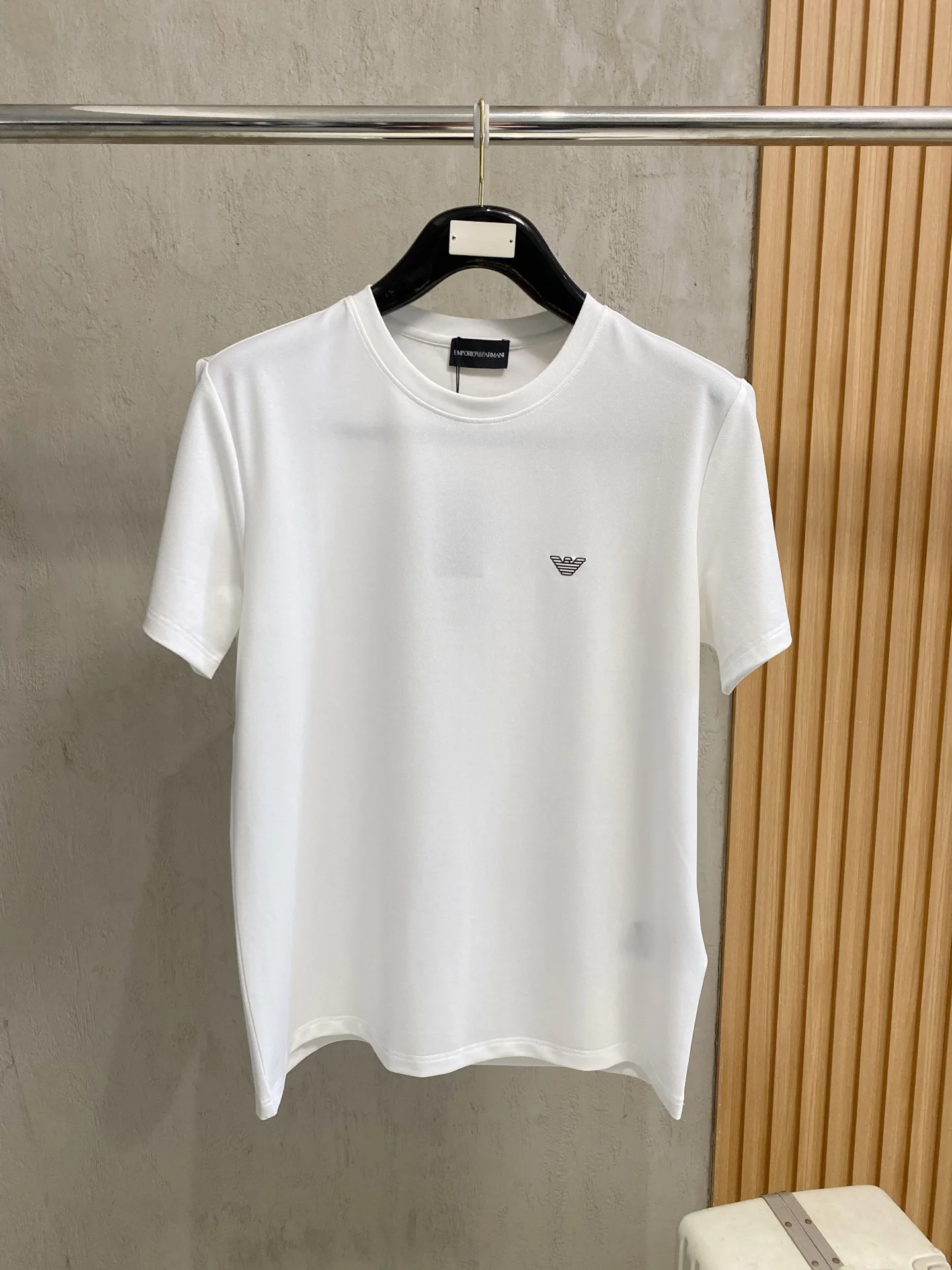 Armani Spring and summer latest round neck short sleeve. Armani Spring and summer latest round neck short sleeve.