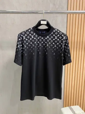 New short-sleeve T-shirt. Unisex. Replica Louis Vuitton Tshirts and Polos