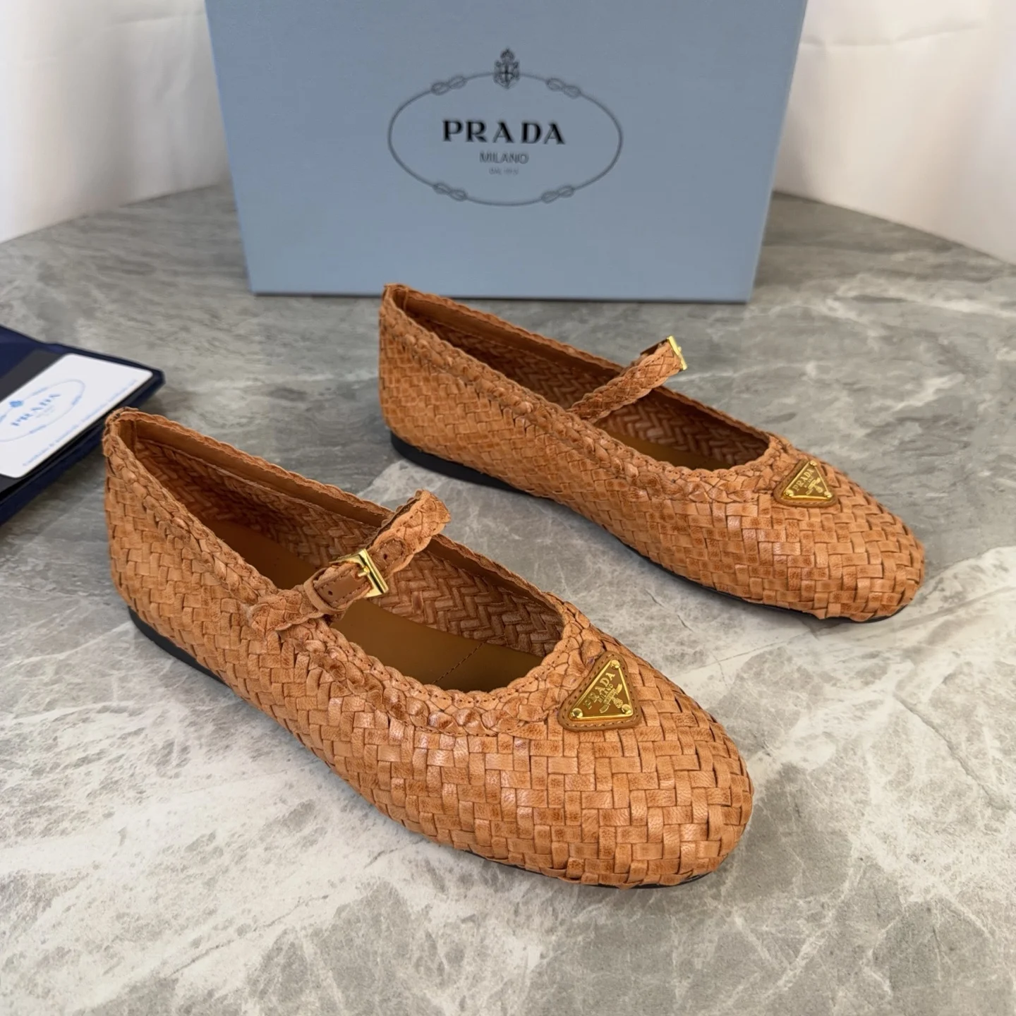 Prada Imported cowhide woven flat shoes women s casual shoes