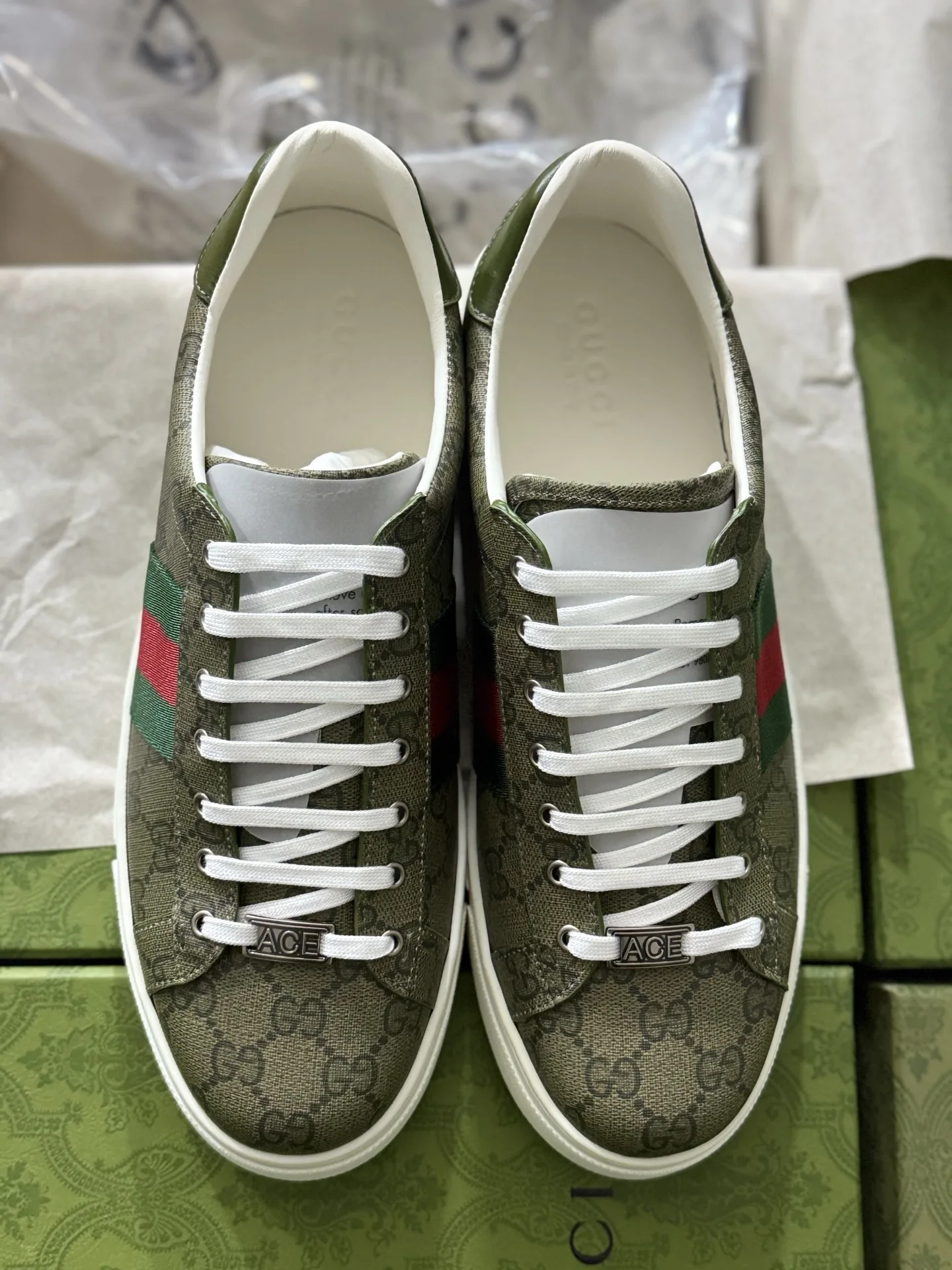 Gucci Couple s embroidered canvas white shoes