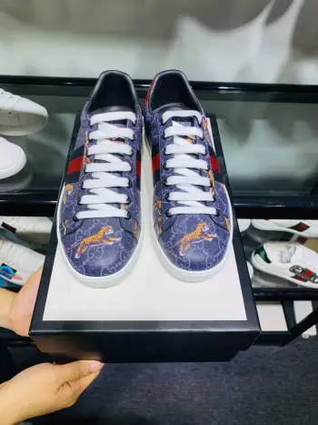 Couple s embroidered canvas white shoes Replica Gucci Mens Casual and Sneakers