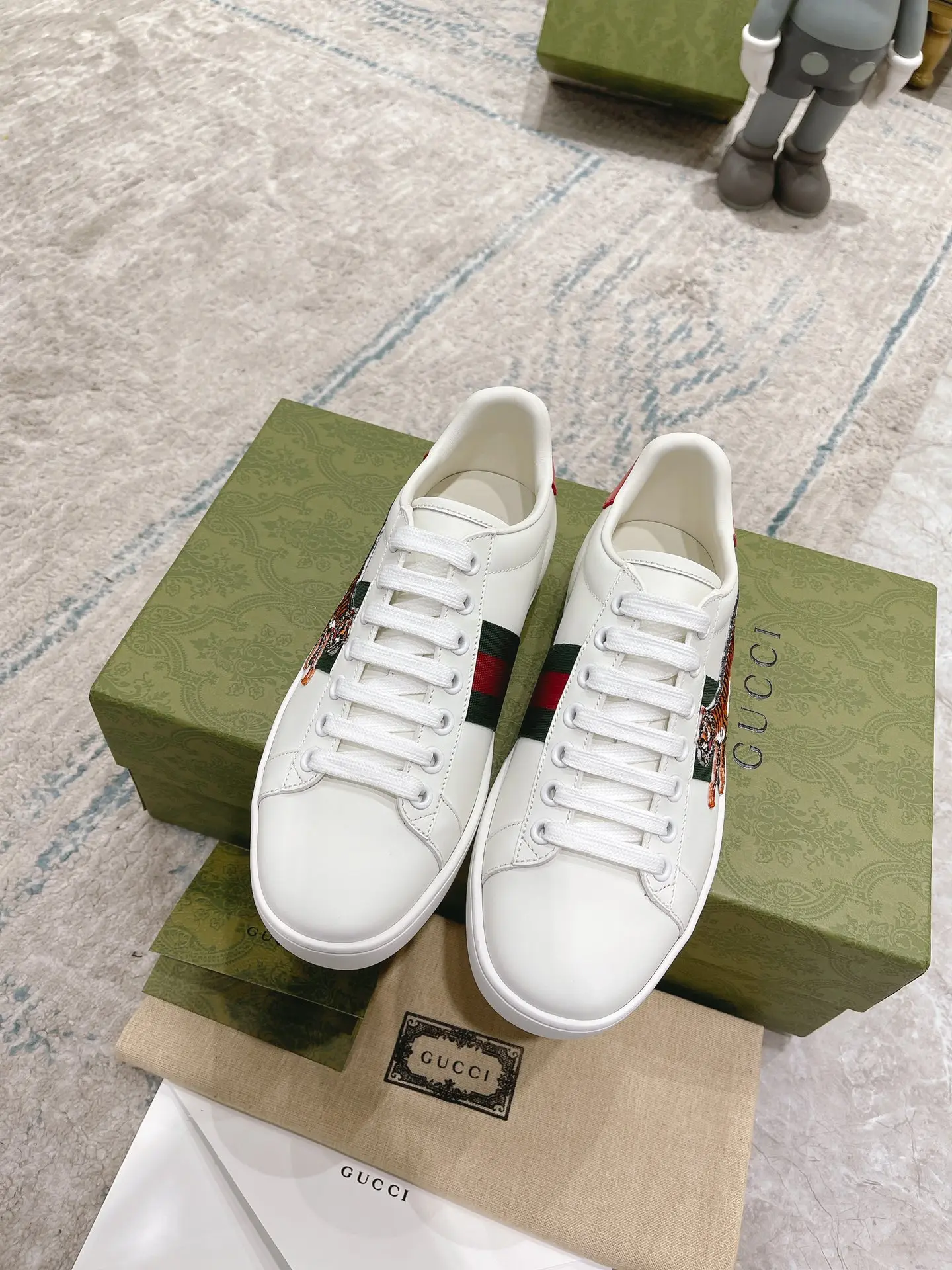Gucci Couple s embroidered canvas white shoes