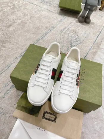 Couple s embroidered canvas white shoes Replica Gucci Mens Casual and Sneakers