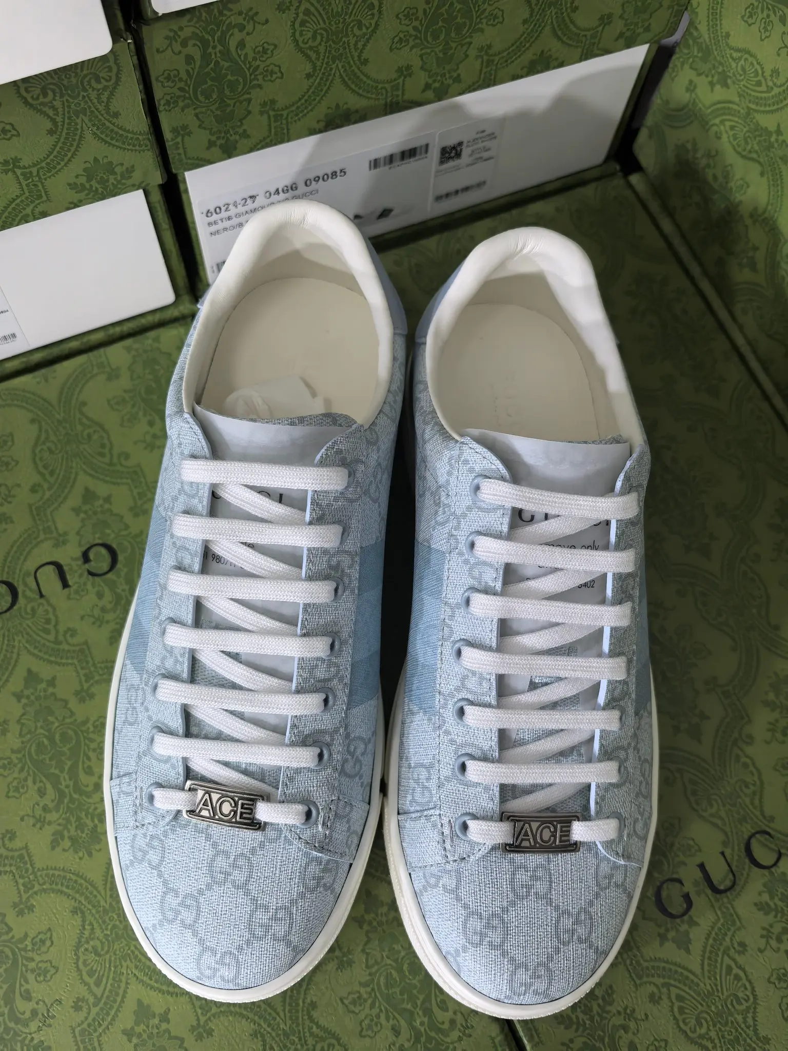 Gucci Couple s embroidered canvas white shoes