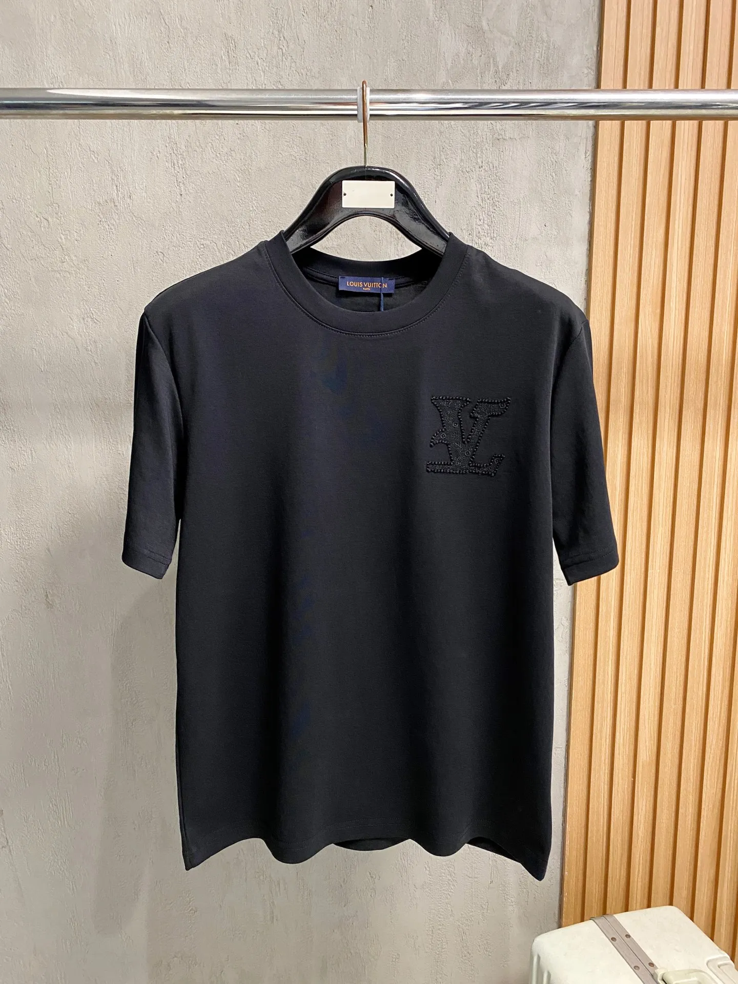 Louis Vuitton Classic Three-Flower Round Neck Short Sleeve T-Shirt Louis Vuitton Classic Three-Flower Round Neck Short Sleeve T-Shirt