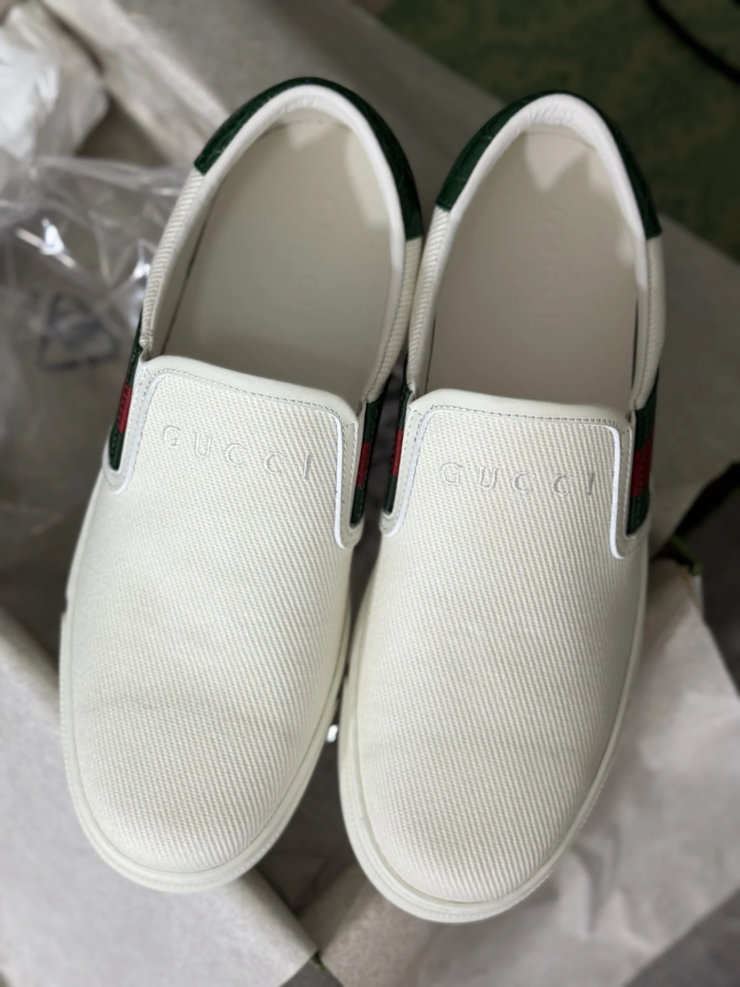 Gucci Couple s embroidered canvas white shoes
