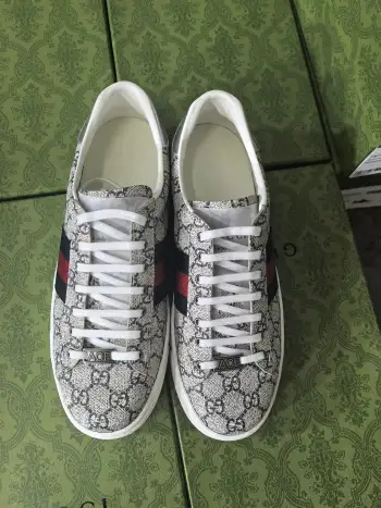 Couple s embroidered canvas white shoes Replica Gucci Mens Casual and Sneakers