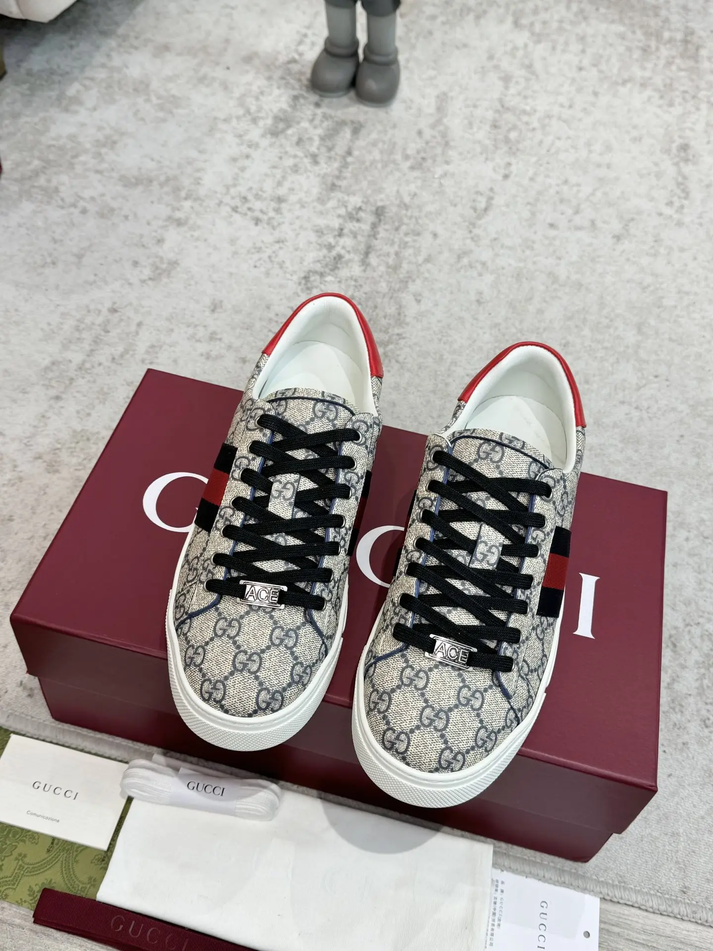 Gucci Couple s embroidered canvas white shoes Gucci Couple s embroidered canvas white shoes