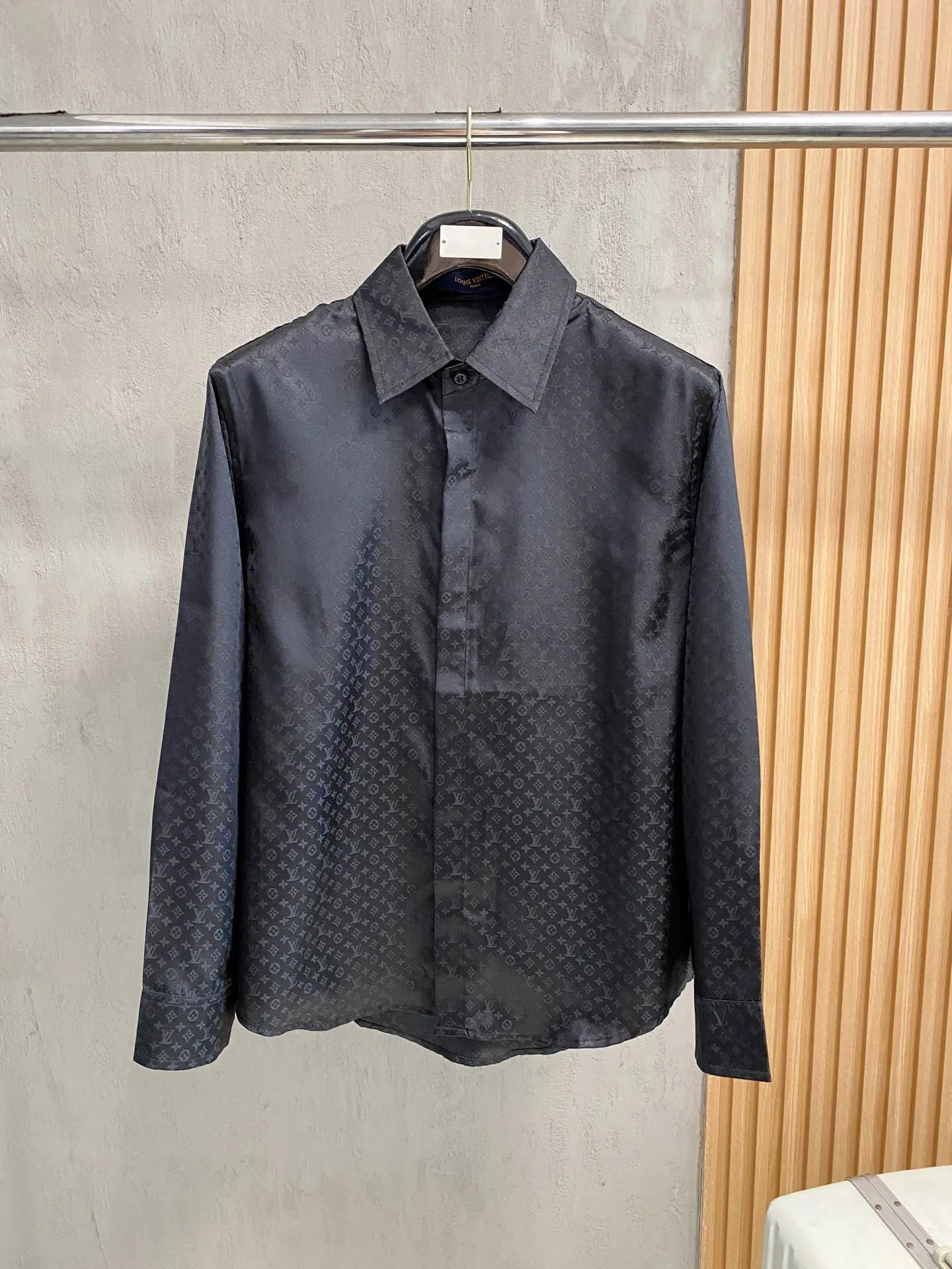 Louis Vuitton Donkey Brand Original Men s High-End Fashion Long Sleeve Shirt Louis Vuitton Donkey Brand Original Men s High-End Fashion Long Sleeve Shirt