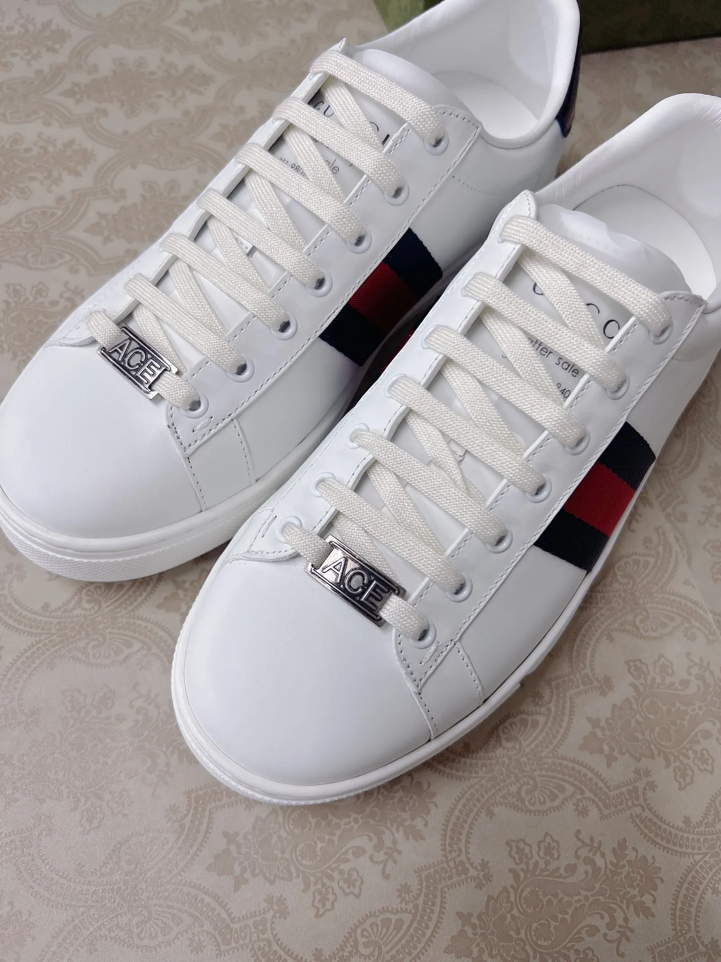 Gucci Couple s embroidered canvas white shoes