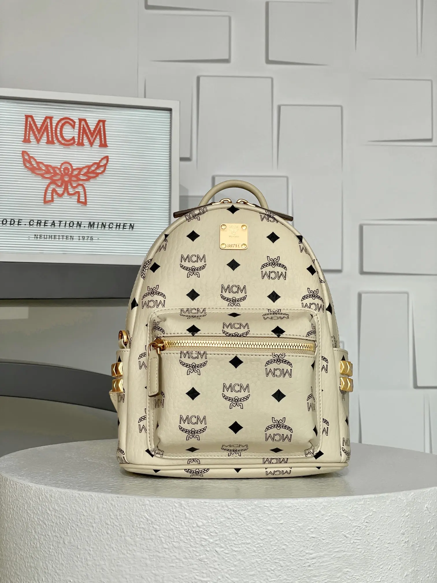 MCM MMK6SVE37CO001 Stark Visetos Rivet Backpack MCM MMK6SVE37CO001 Stark Visetos Rivet Backpack