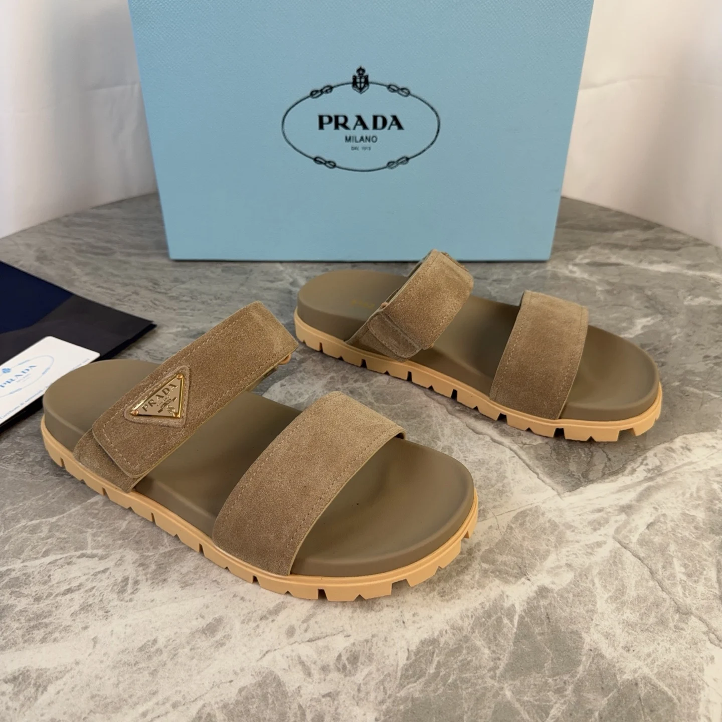Prada Cow suede patterned non-slip sole slippers women s slippers Prada Cow suede patterned non-slip sole slippers women s slippers