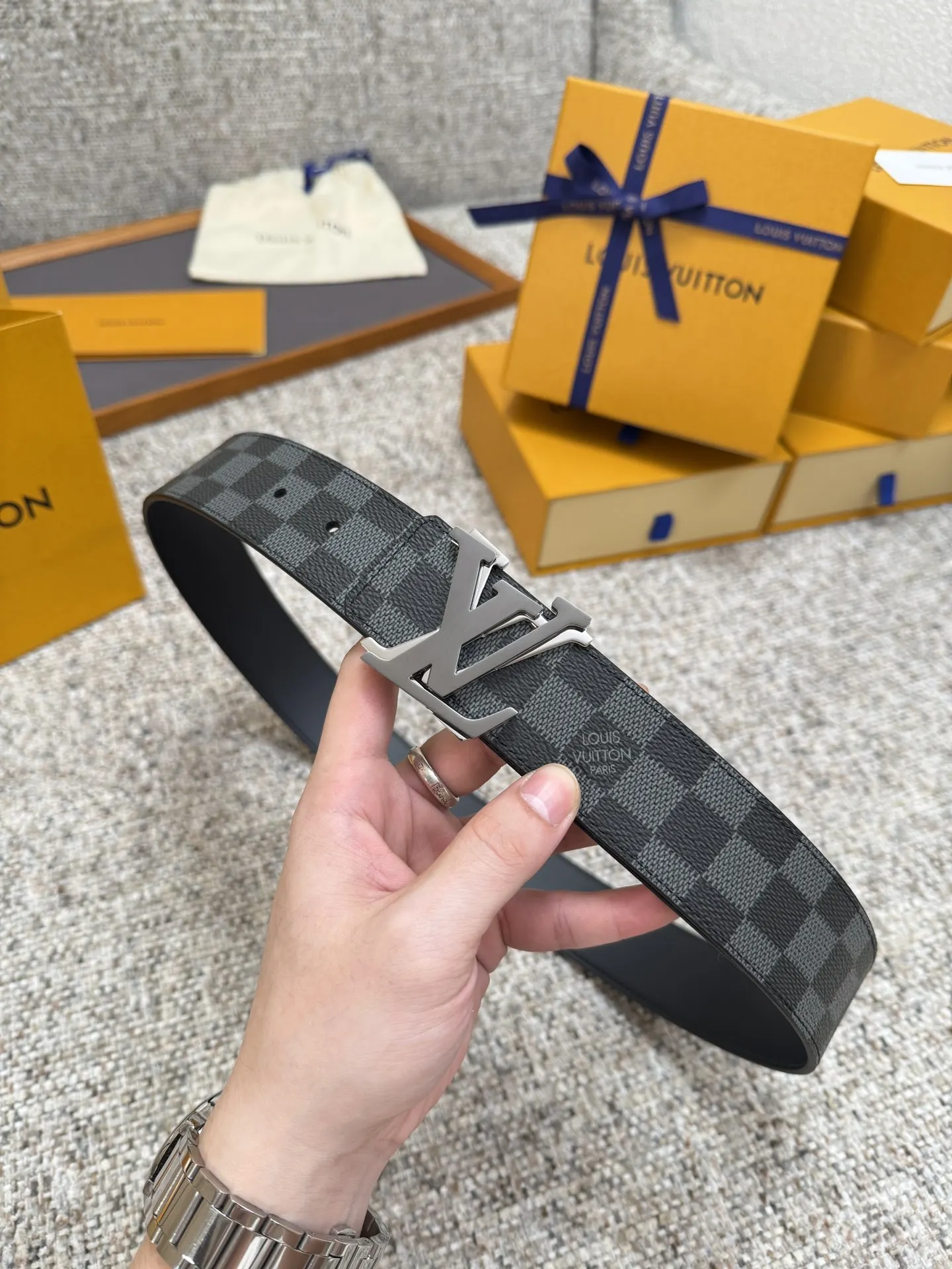 Louis Vuitton Hardware steel buckle belt