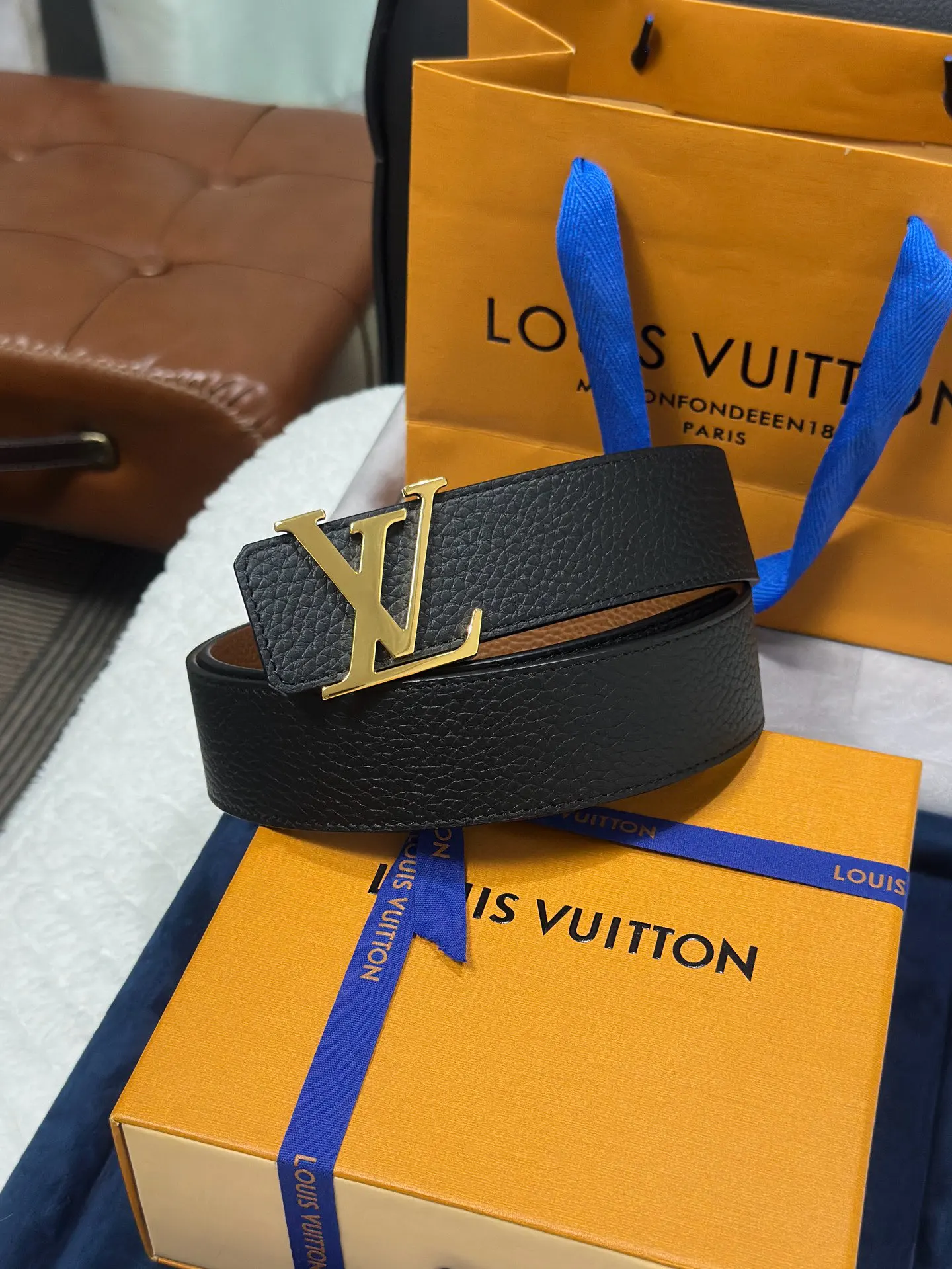 Louis Vuitton Metal buckle belt Louis Vuitton Metal buckle belt