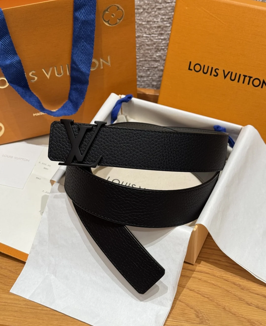 Louis Vuitton Hardware steel buckle belt