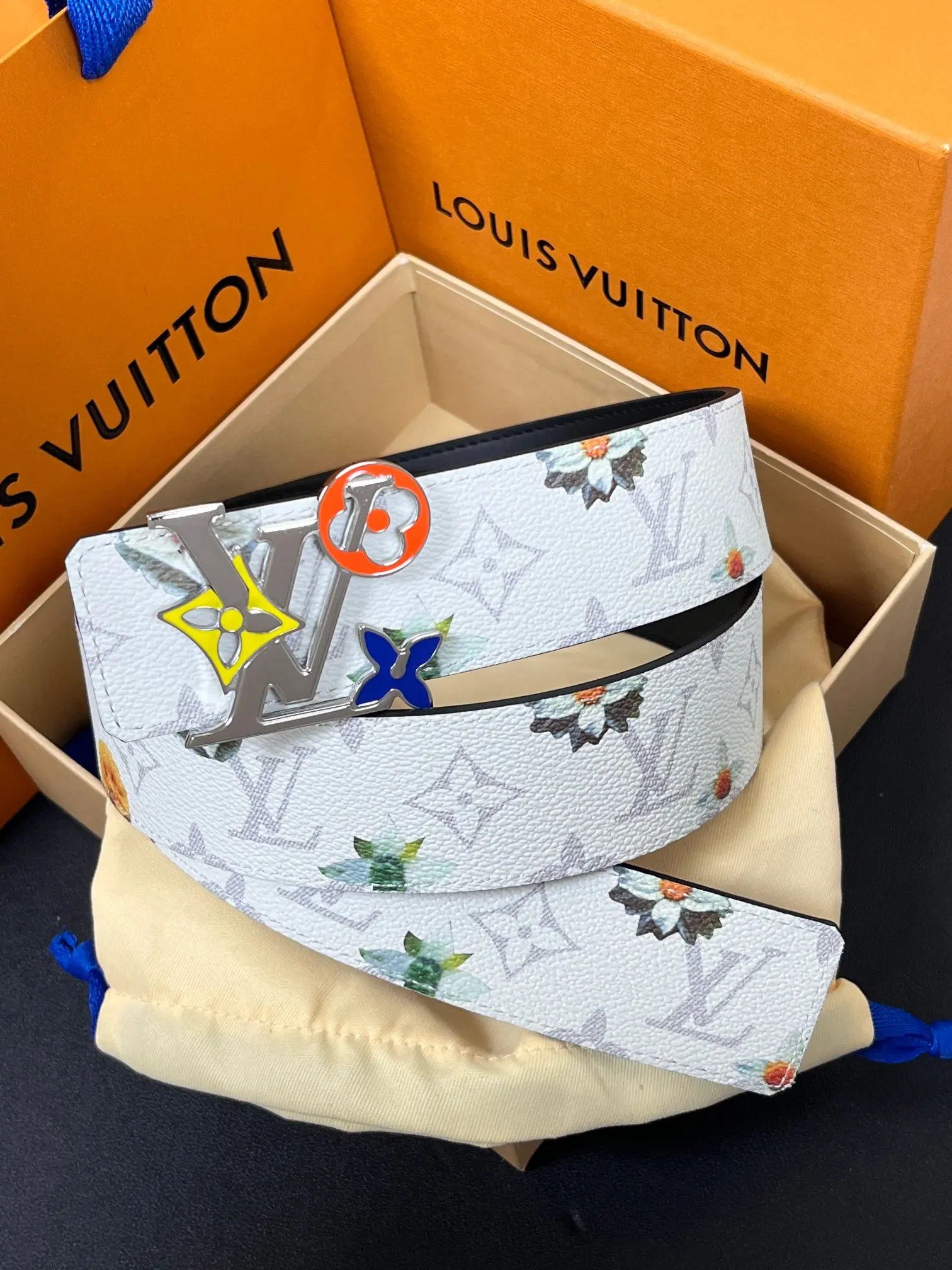 Louis Vuitton Hardware steel buckle belt