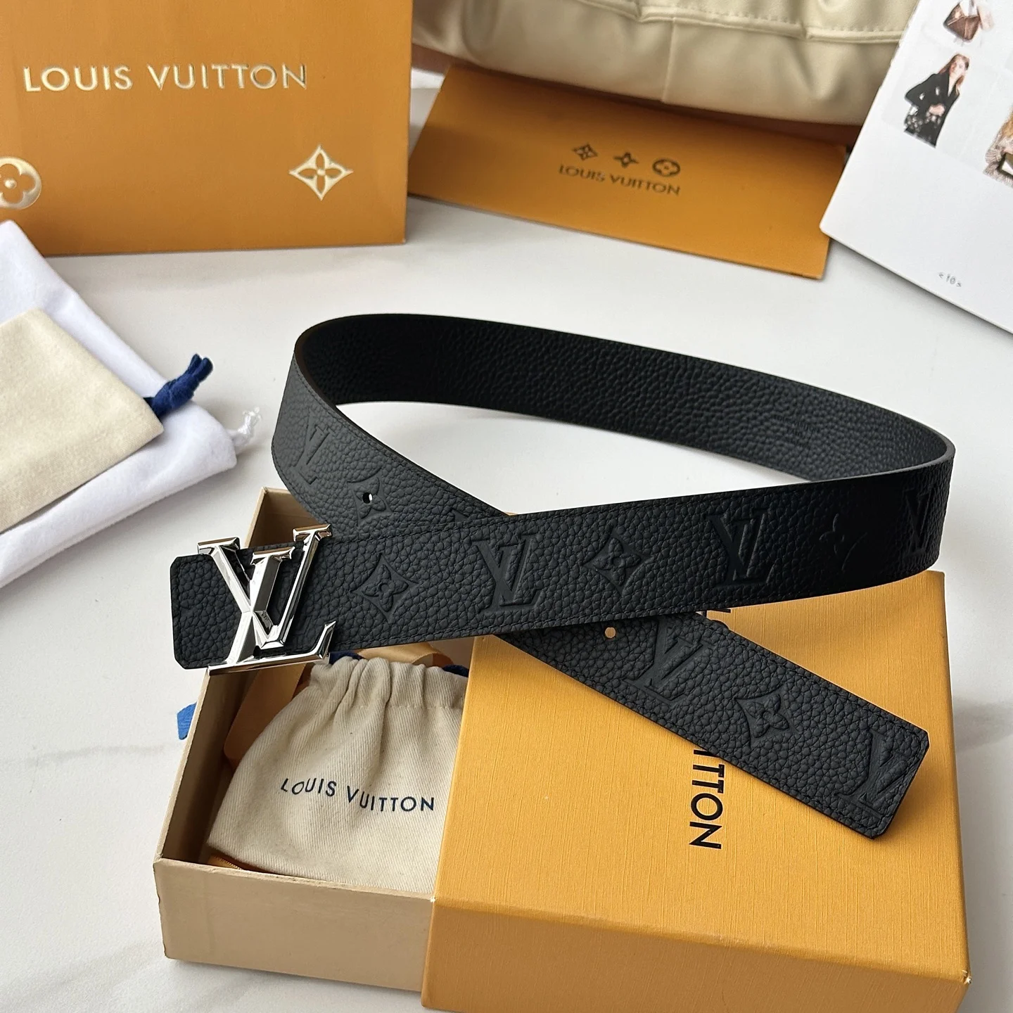 Louis Vuitton Double-sided hardware steel buckle belt Louis Vuitton Double-sided hardware steel buckle belt