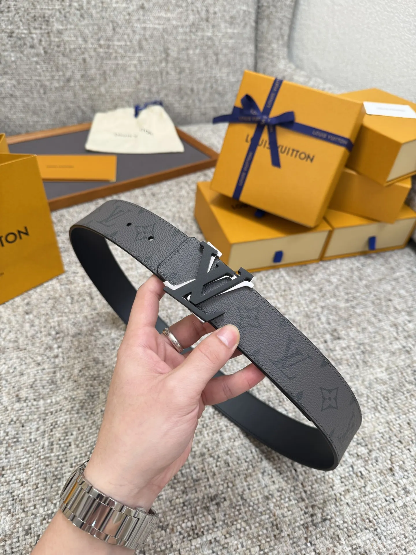 Louis Vuitton Hardware steel buckle belt