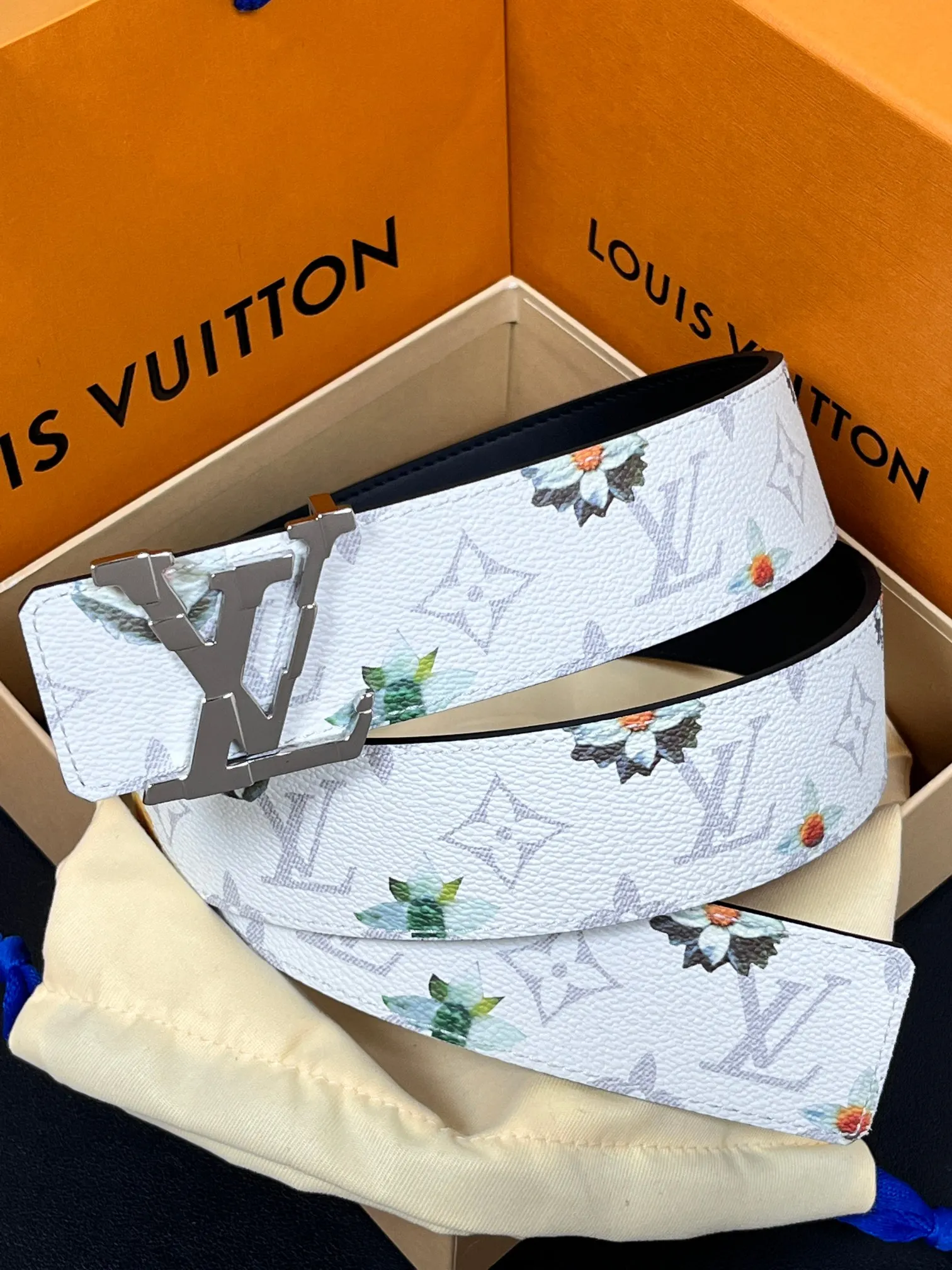 Louis Vuitton Hardware steel buckle belt Louis Vuitton Hardware steel buckle belt