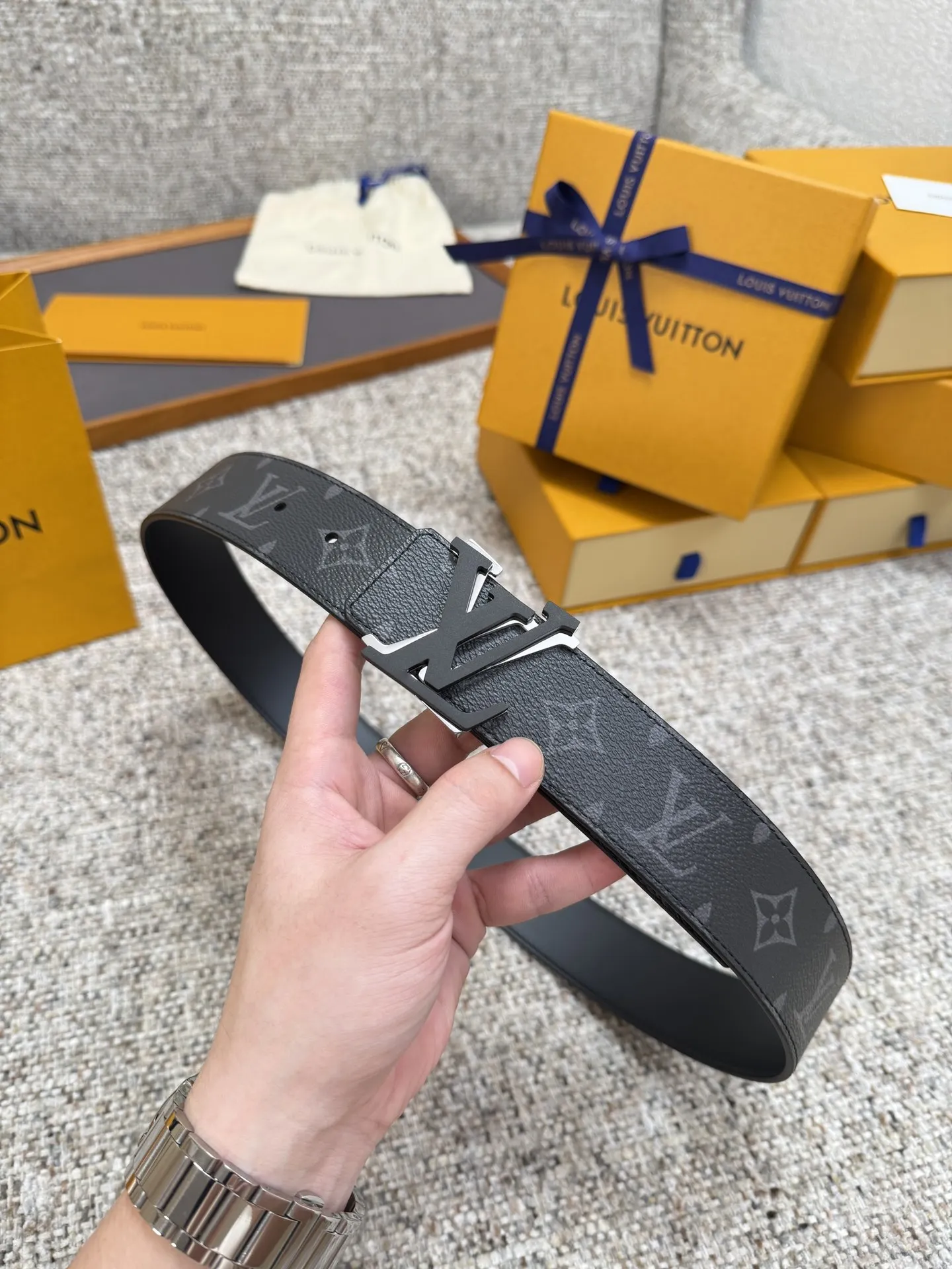 Louis Vuitton Hardware steel buckle belt