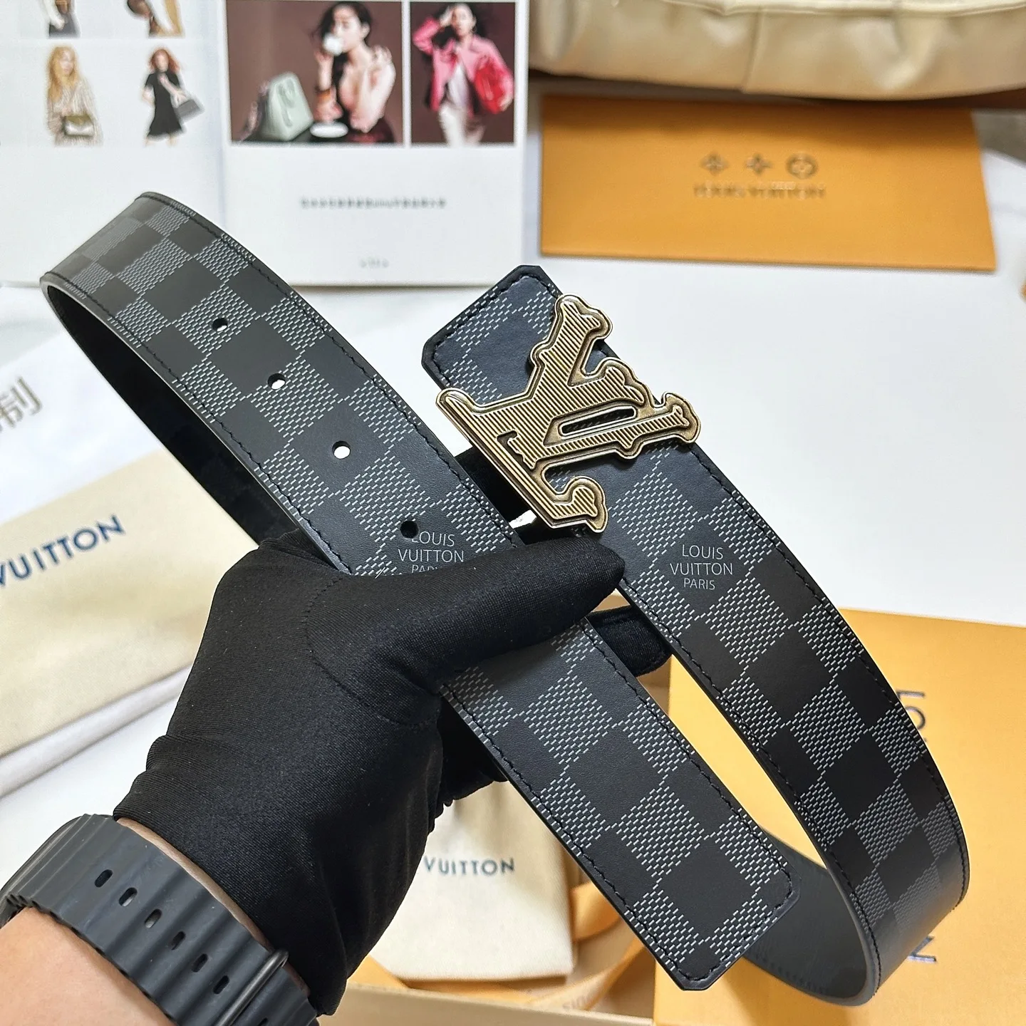 Louis Vuitton Double-sided hardware steel buckle belt