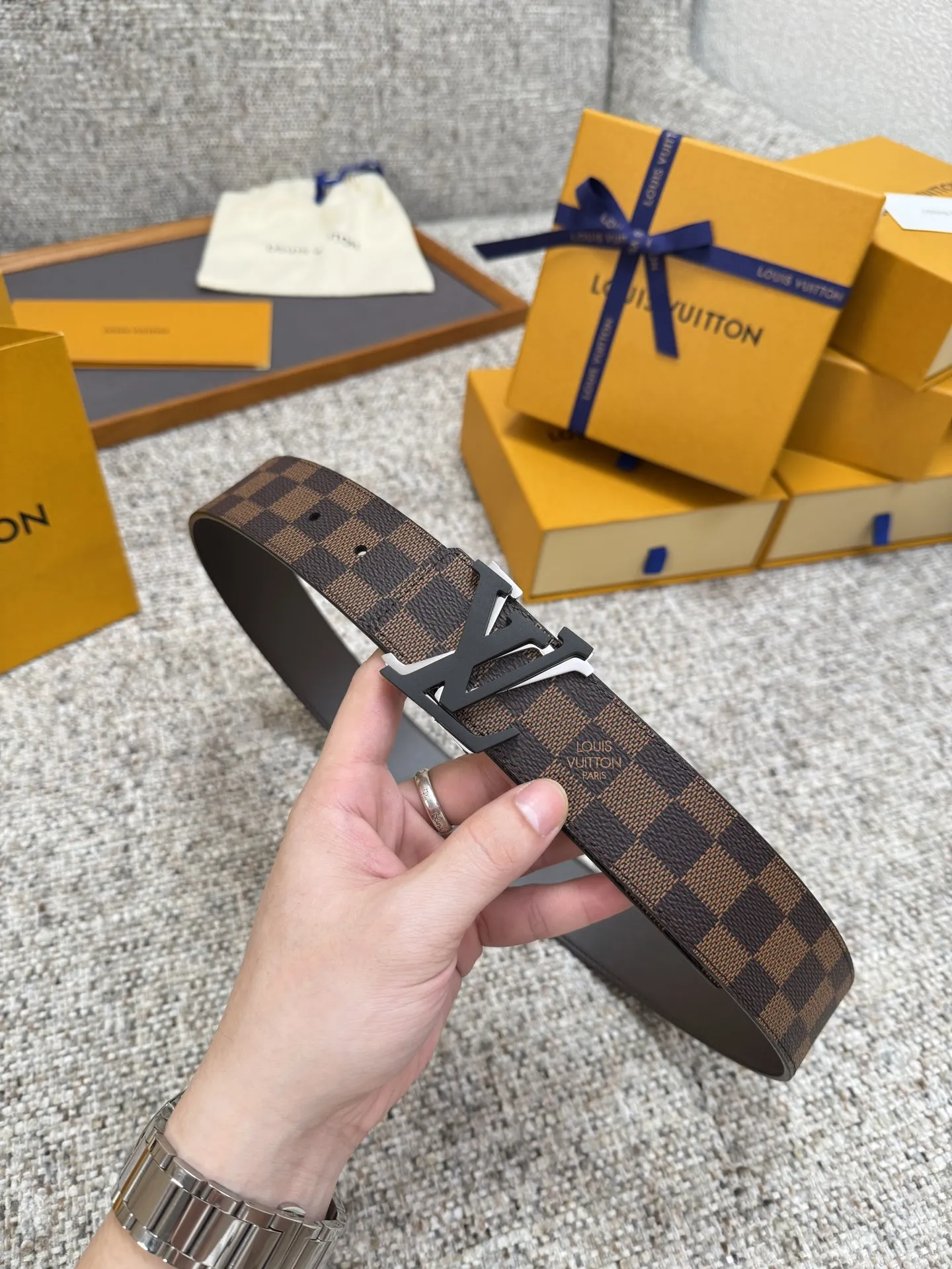 Louis Vuitton Hardware steel buckle belt