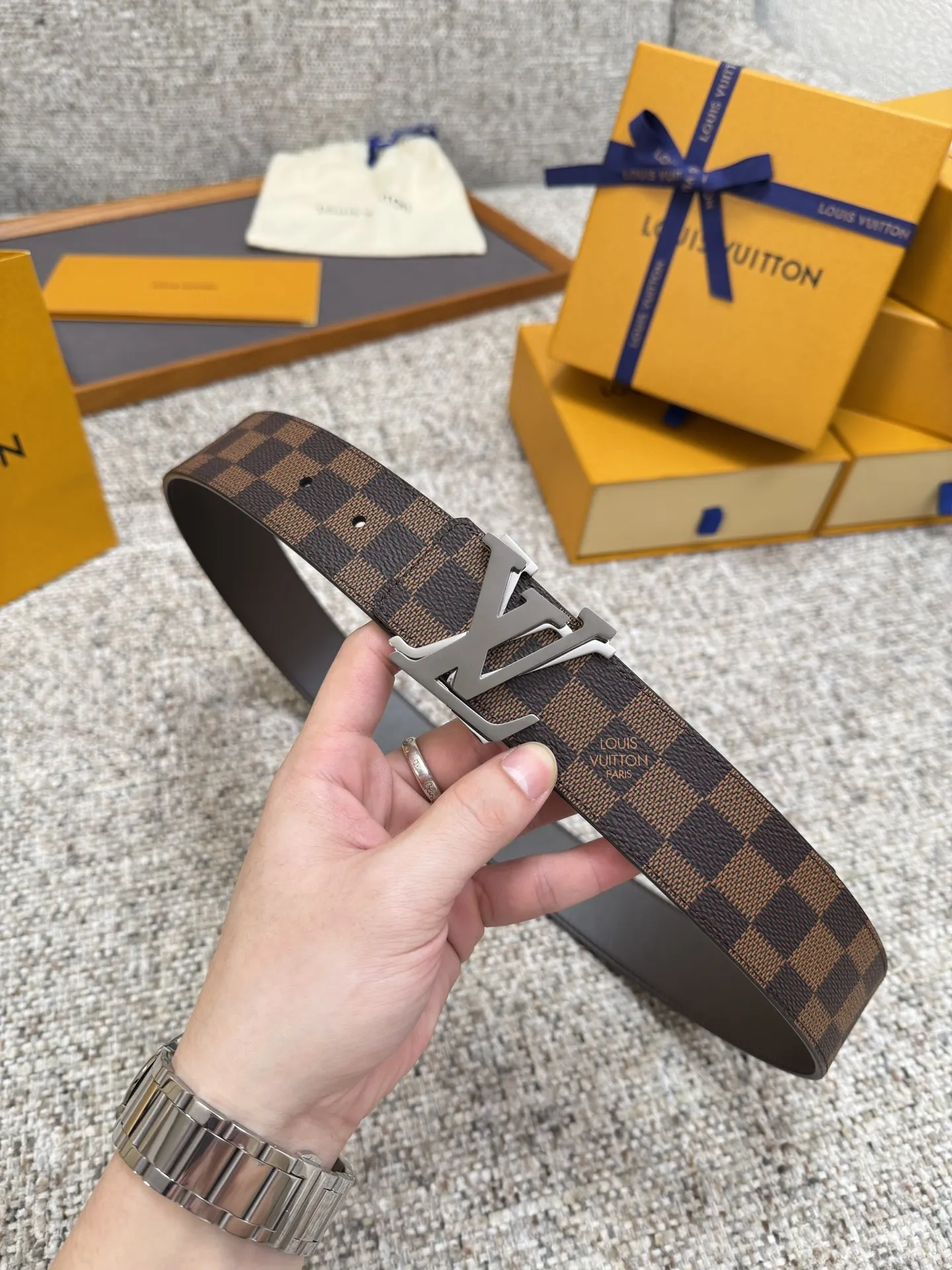 Louis Vuitton Hardware steel buckle belt