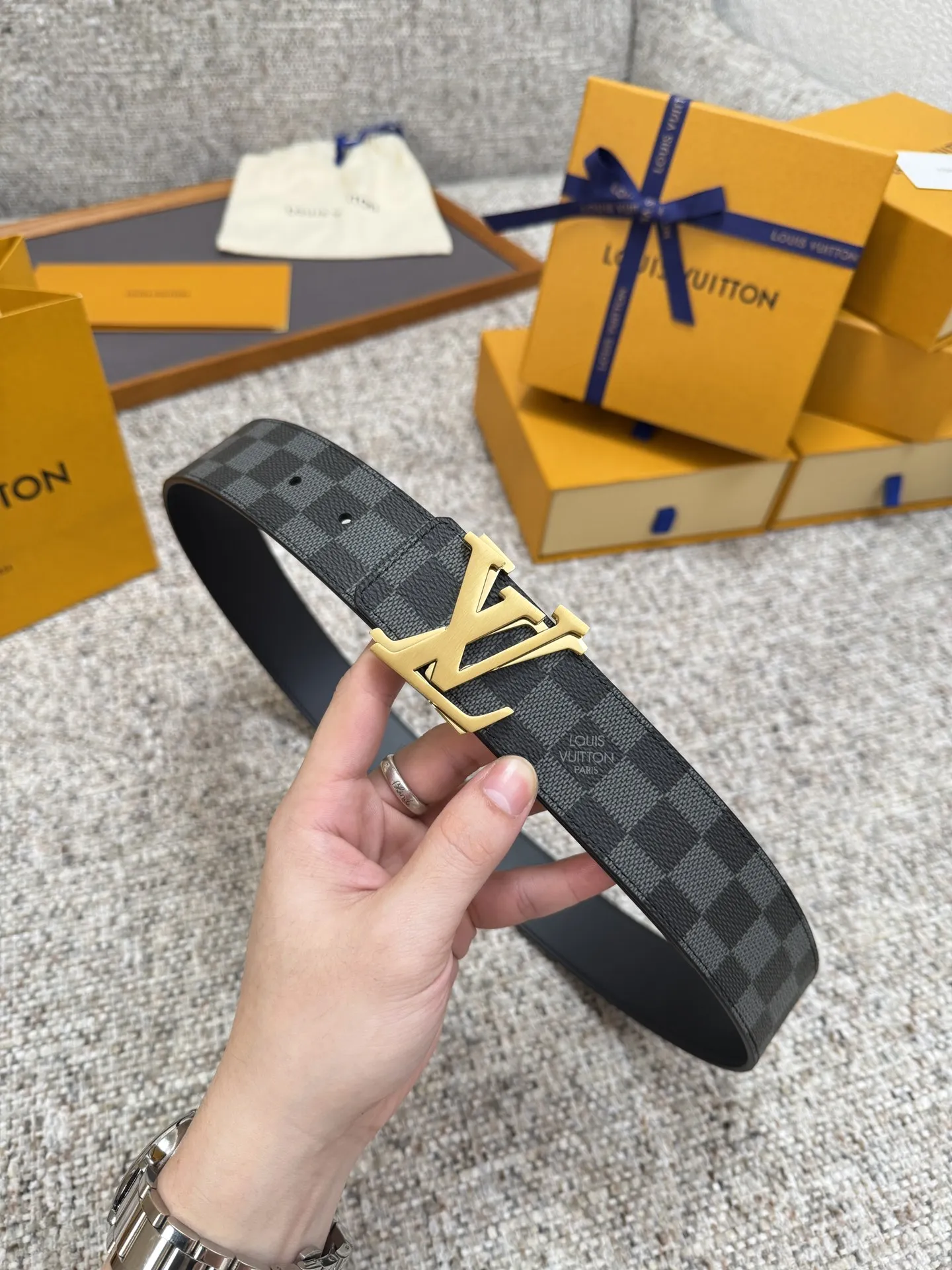 Louis Vuitton Hardware steel buckle belt