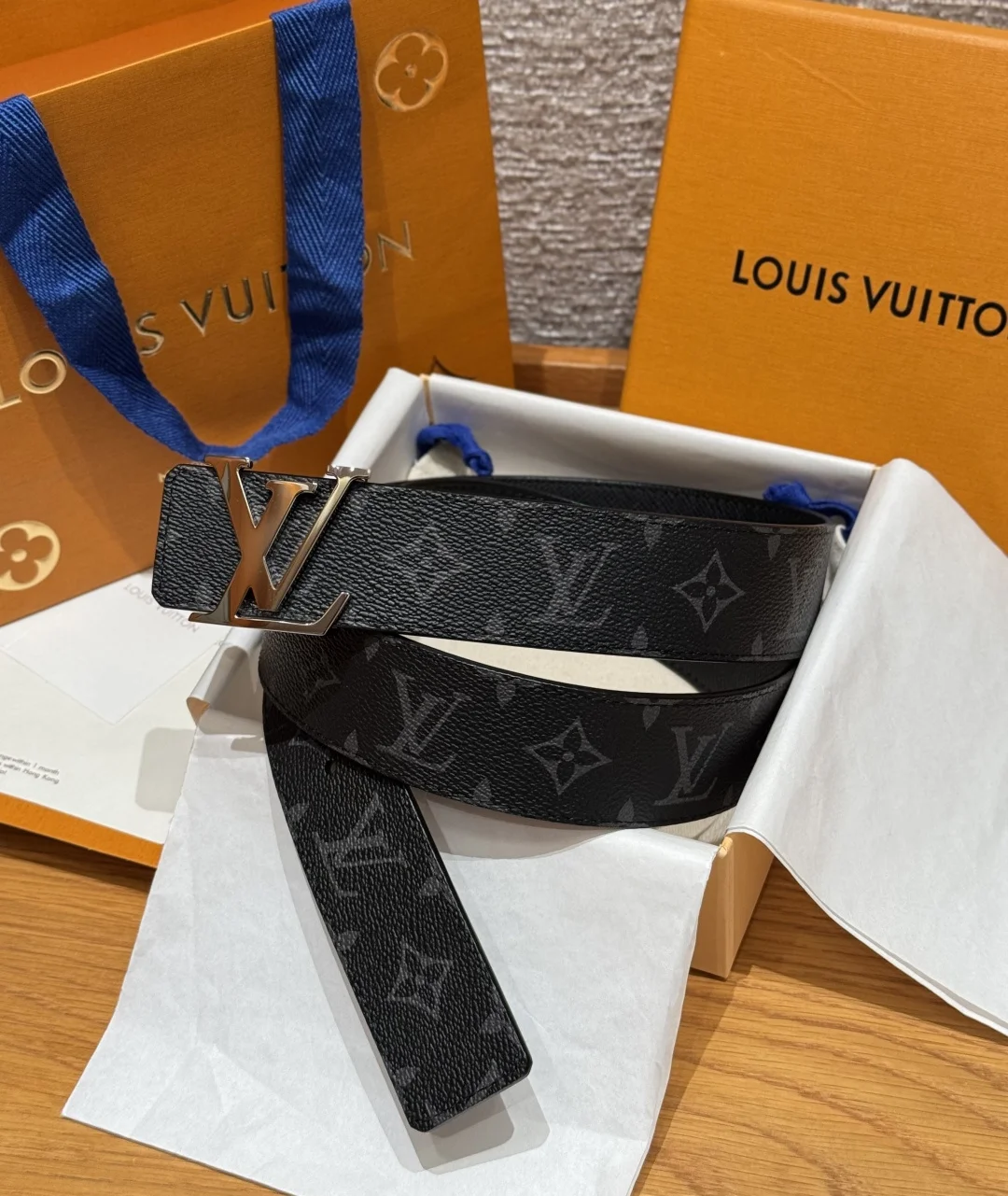 Louis Vuitton Hardware steel buckle belt