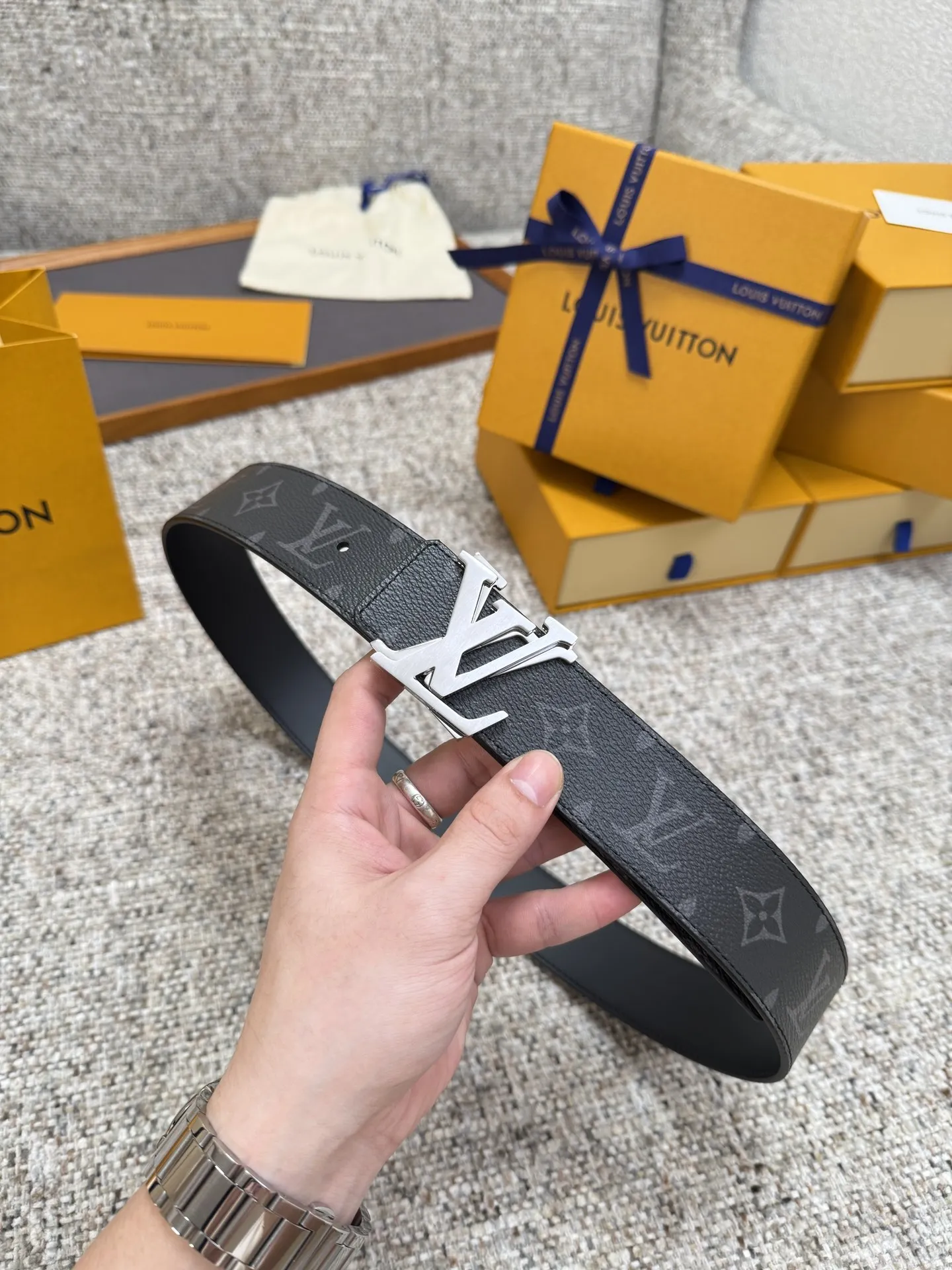 Louis Vuitton Hardware steel buckle belt