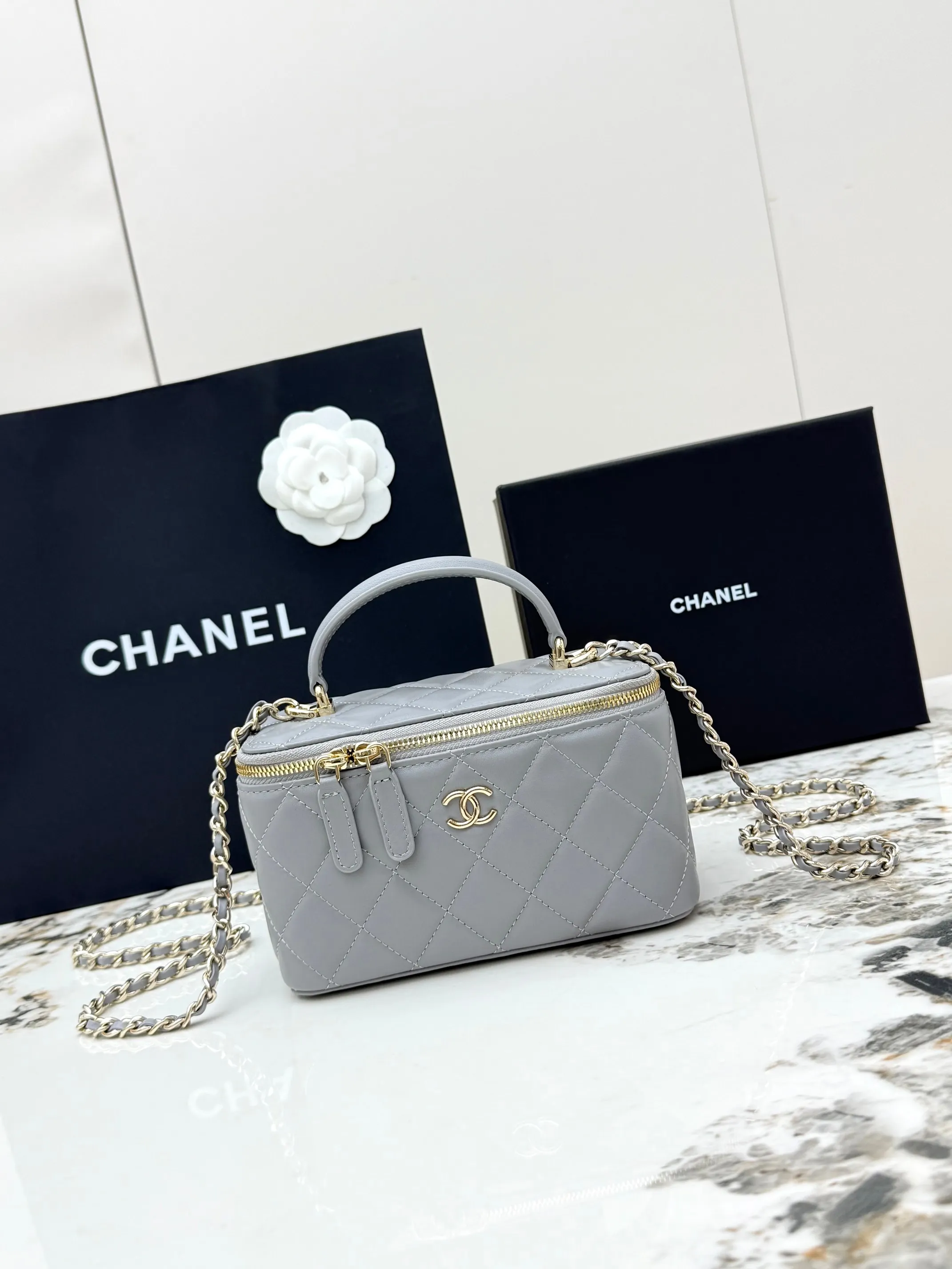 Chanel AP2199 Chain Makeup Bag Women s Crossbody Bag