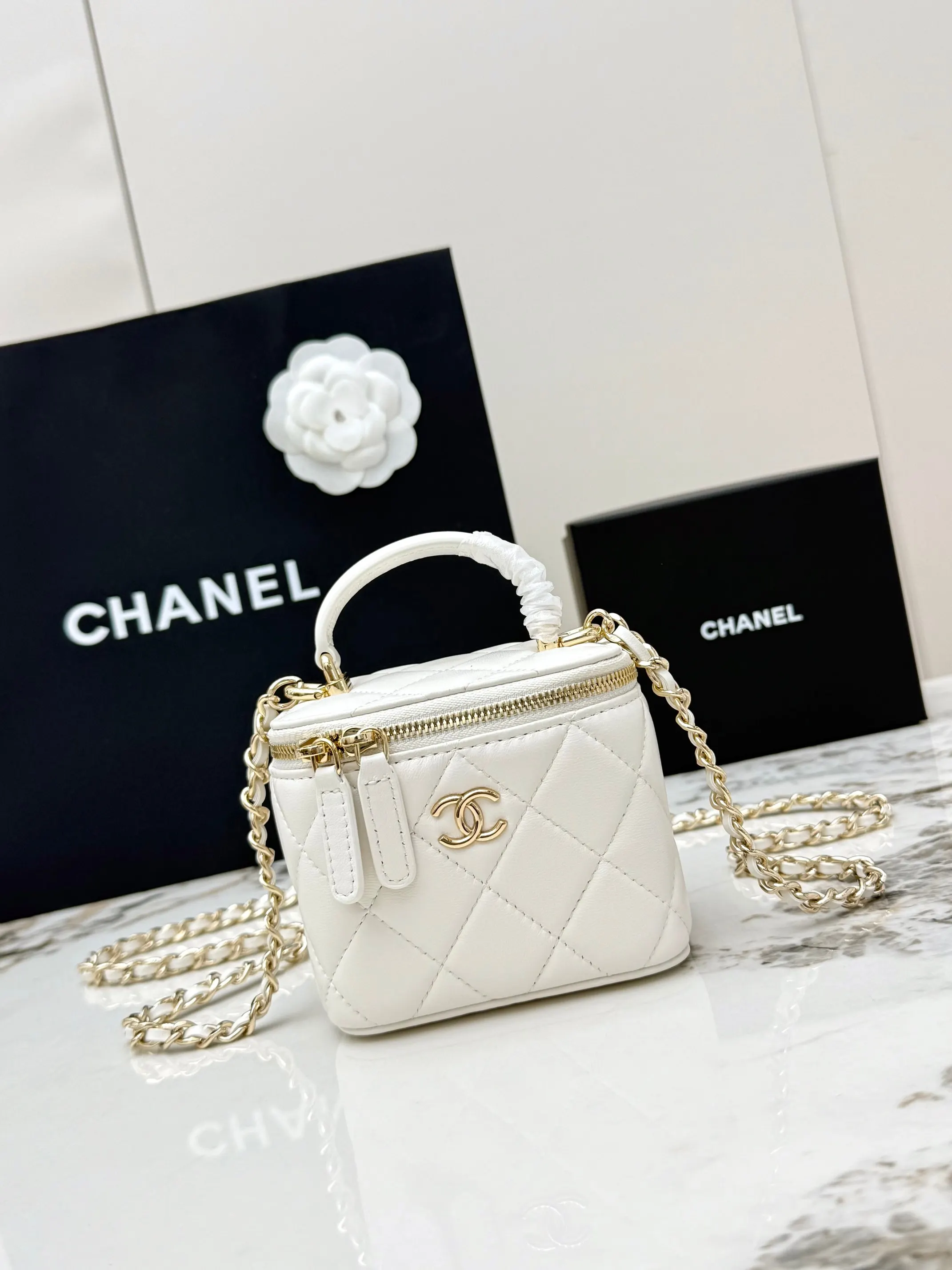 Chanel AP2198 Chain Makeup Bag Women s Crossbody Bag