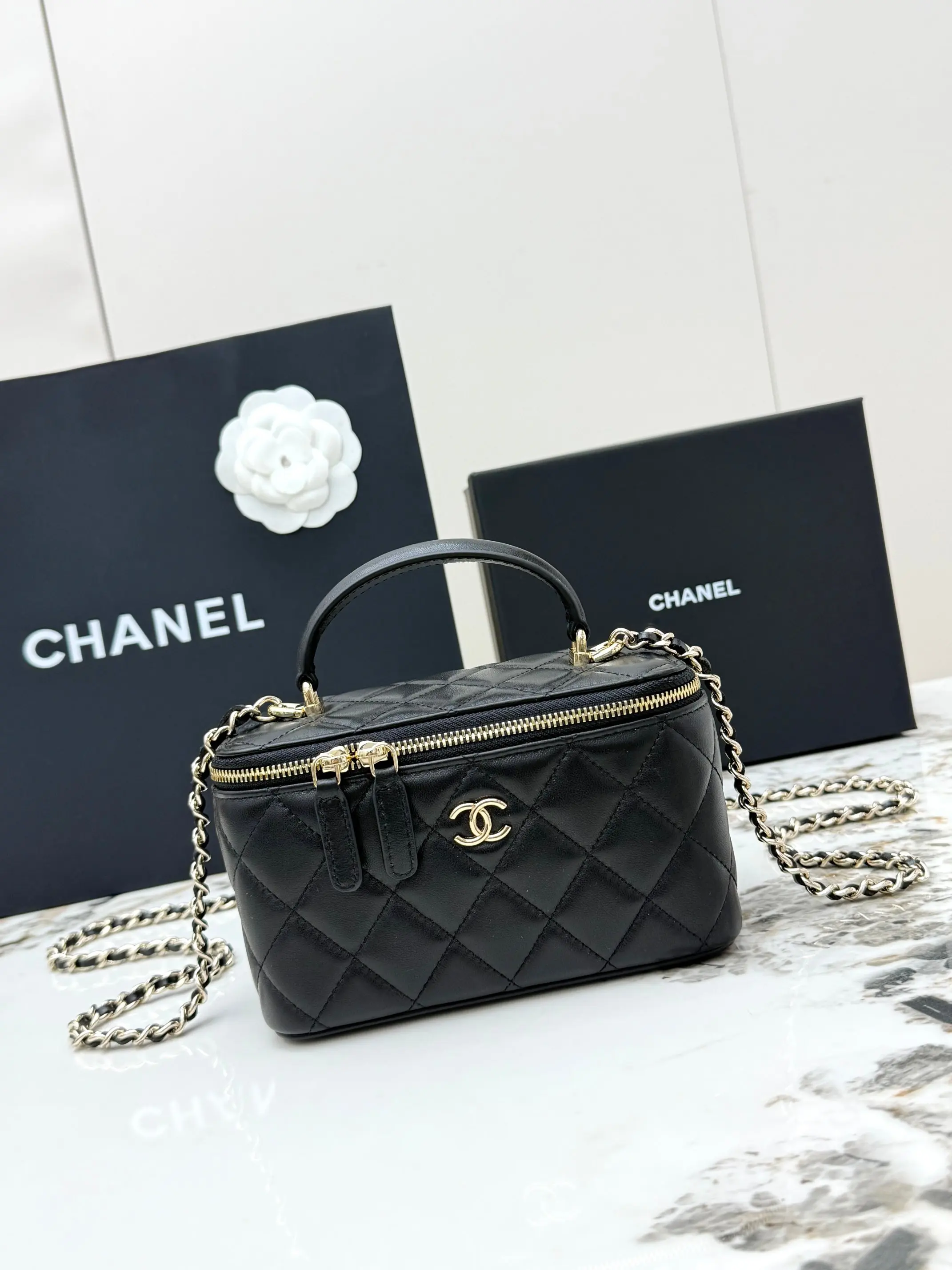 Chanel AP2199 Chain Makeup Bag Women s Crossbody Bag