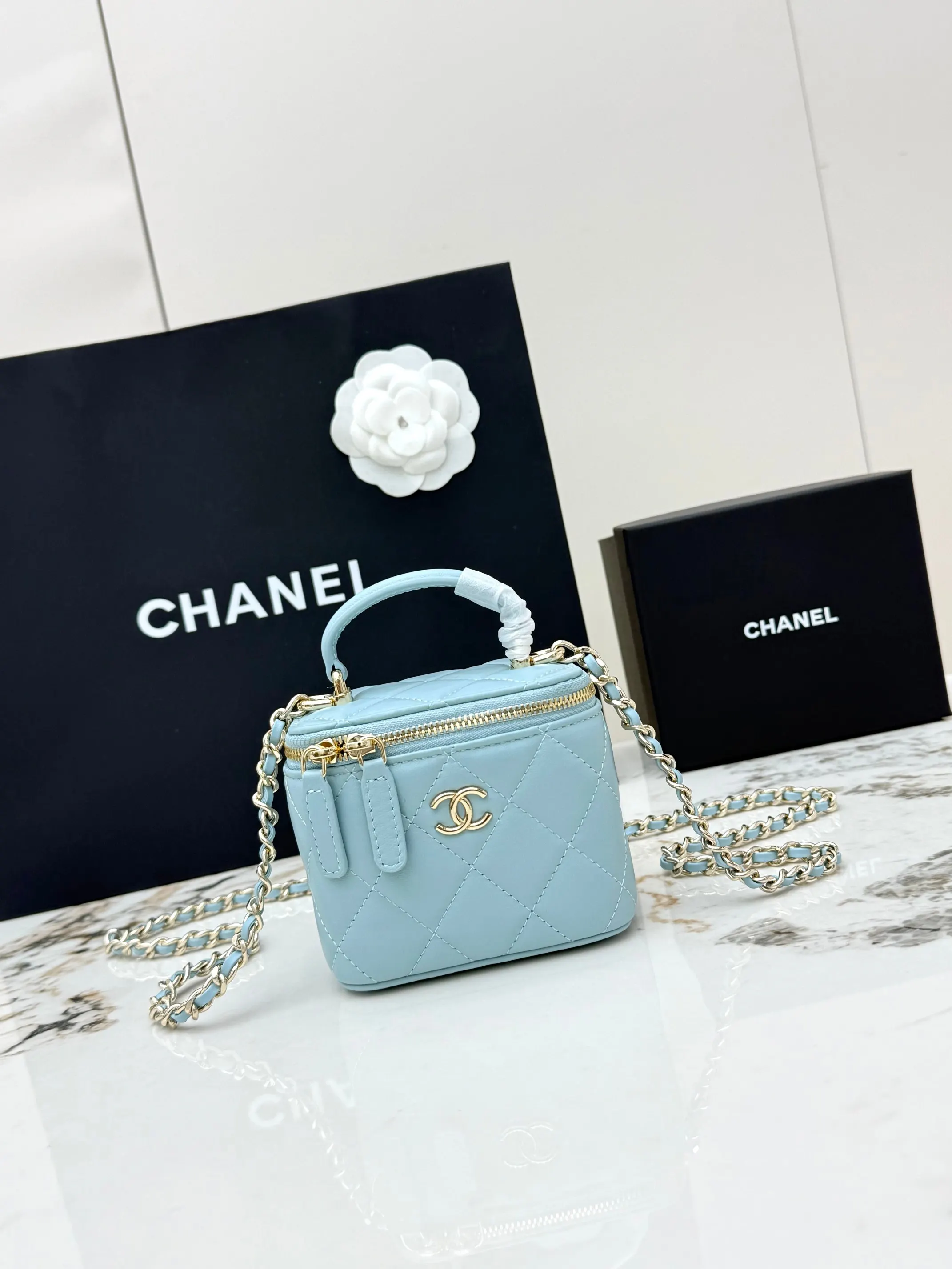 Chanel AP2198 Chain Makeup Bag Women s Crossbody Bag