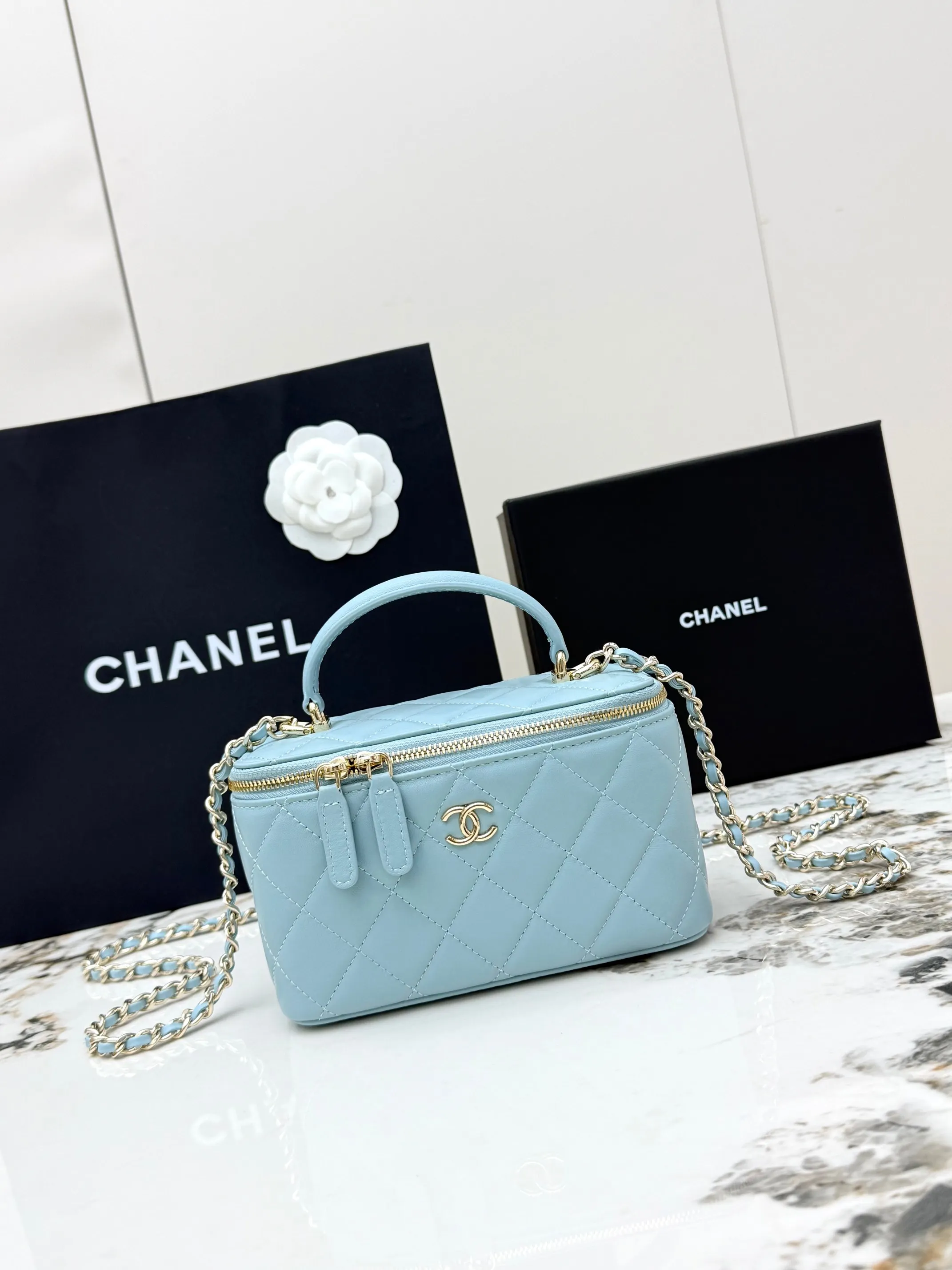 Chanel AP2199 Chain Makeup Bag Women s Crossbody Bag