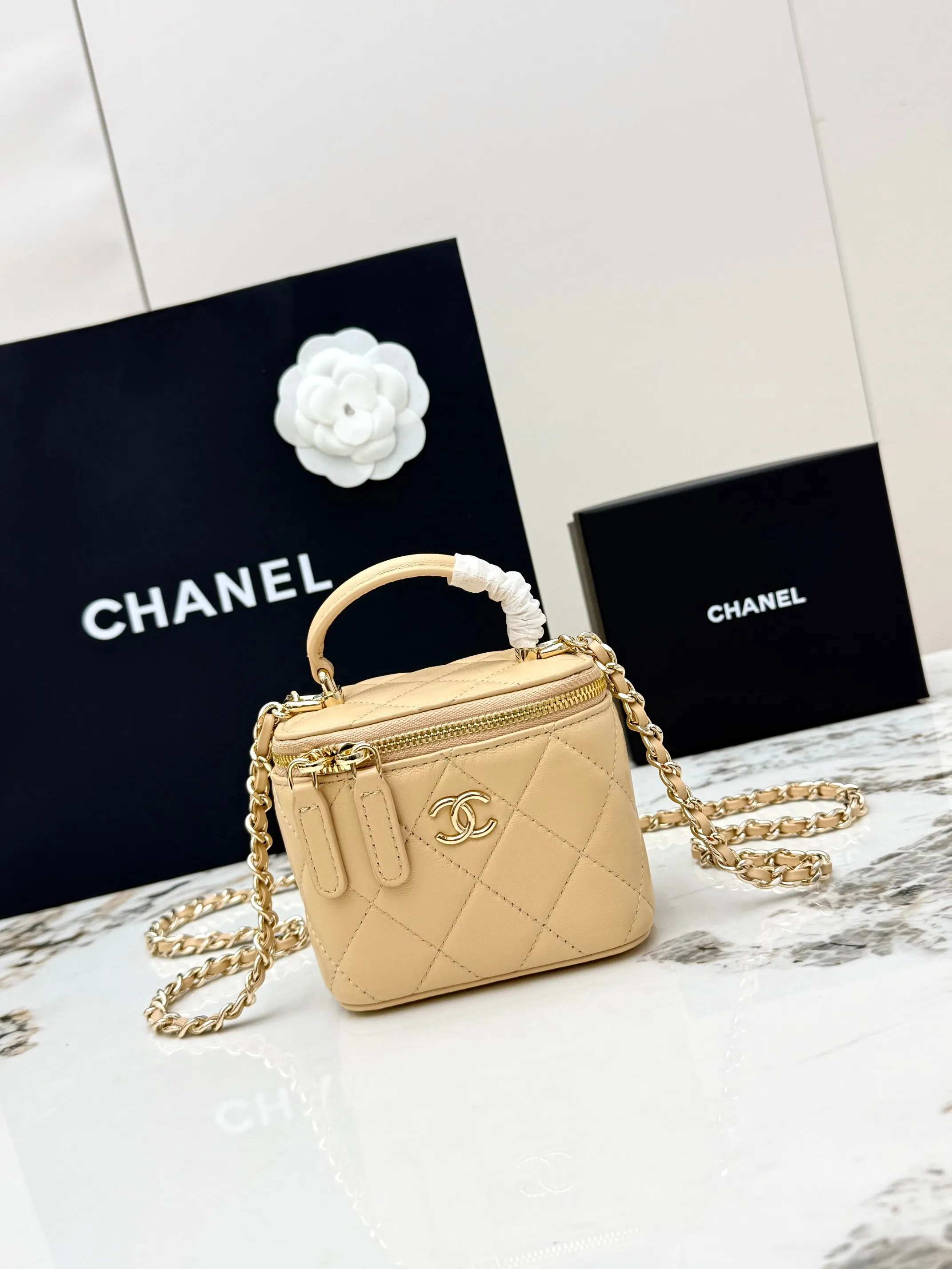 Chanel AP2198 Chain Makeup Bag Women s Crossbody Bag
