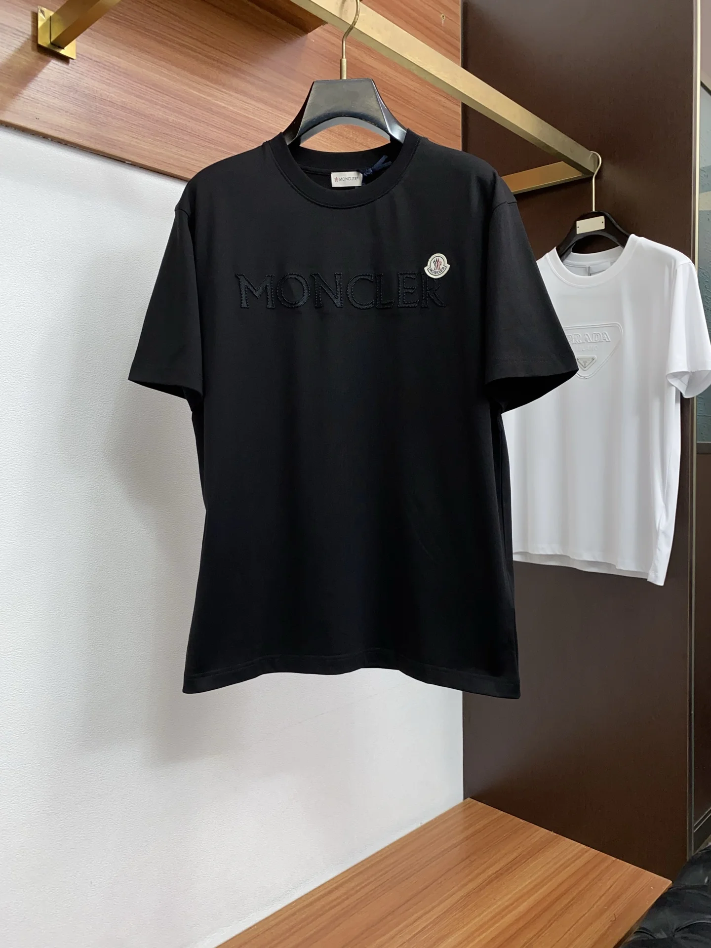 Moncler 100% Cotton Loose Fit Round Neck Men s Short Sleeve T-Shirt