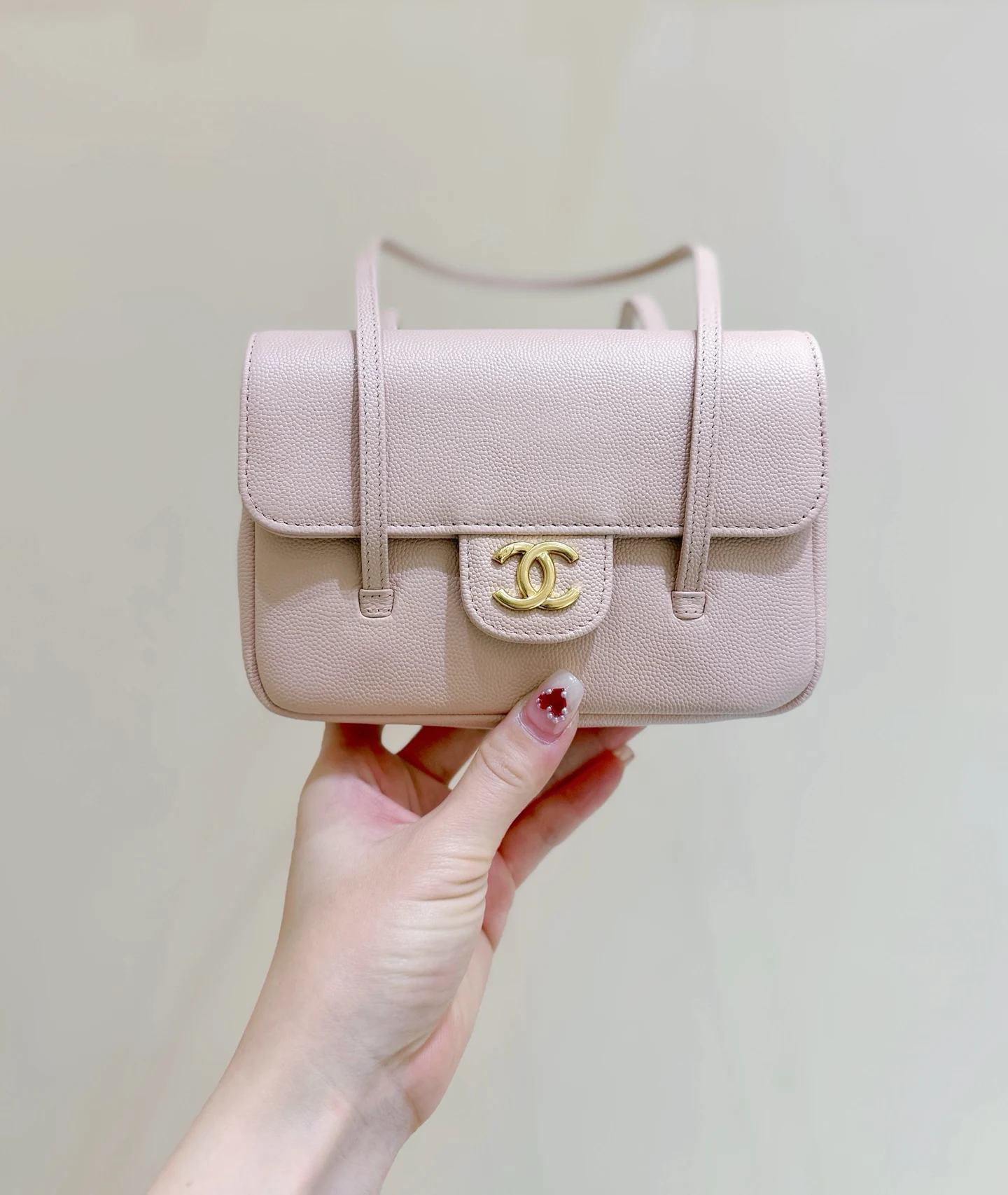 Chanel AP50680 Cowhide Shoulder Bag Women s Crossbody Bag Chanel AP50680 Cowhide Shoulder Bag Women s Crossbody Bag