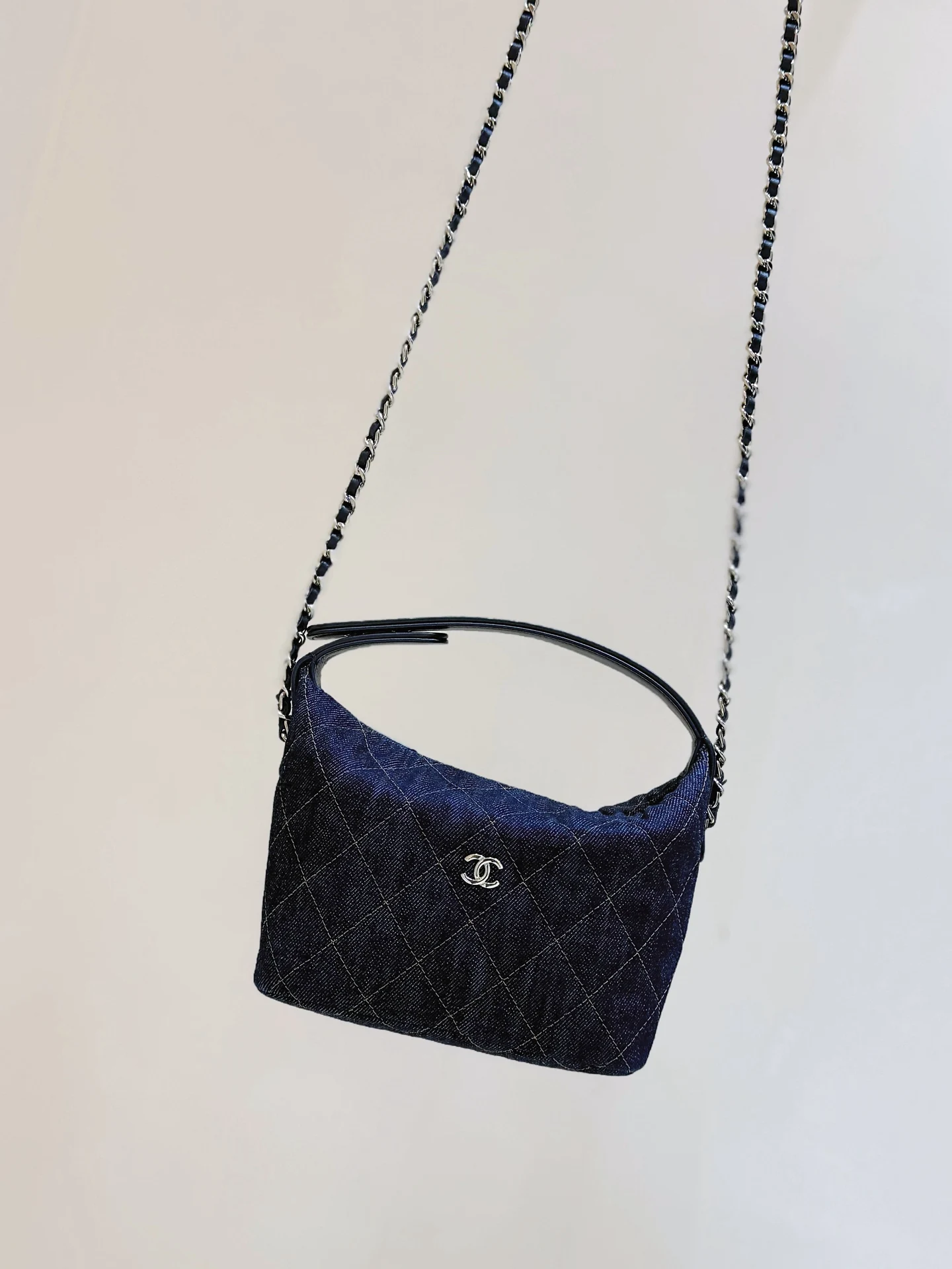 Chanel AP43860 Denim Vegetable Basket Dumpling Bag Women s Crossbody Bag Chanel AP43860 Denim Vegetable Basket Dumpling Bag Women s Crossbody Bag