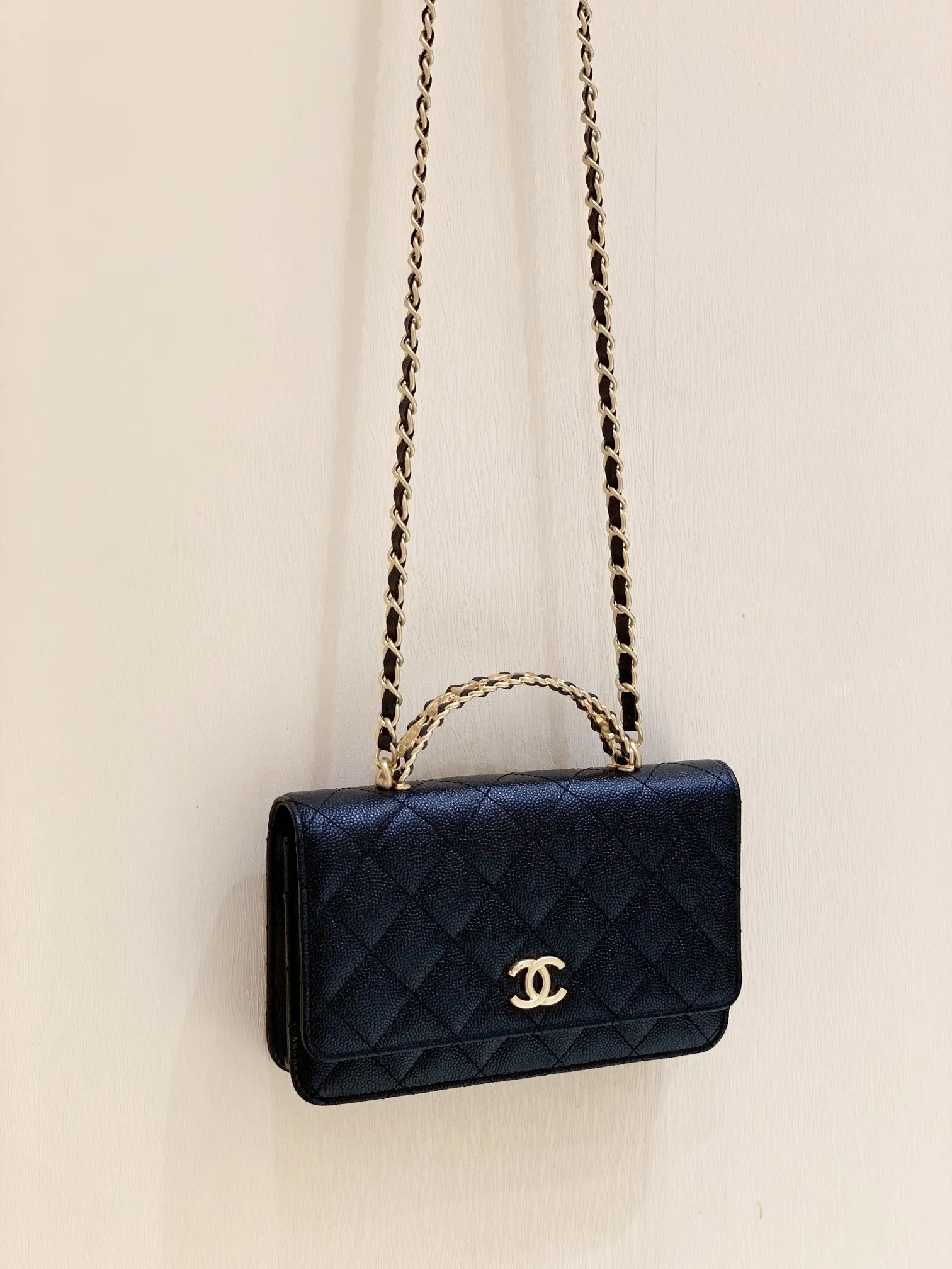Chanel AP2804 Handle Lychee Leather Small Crossbody Bag Women s Shoulder Bag