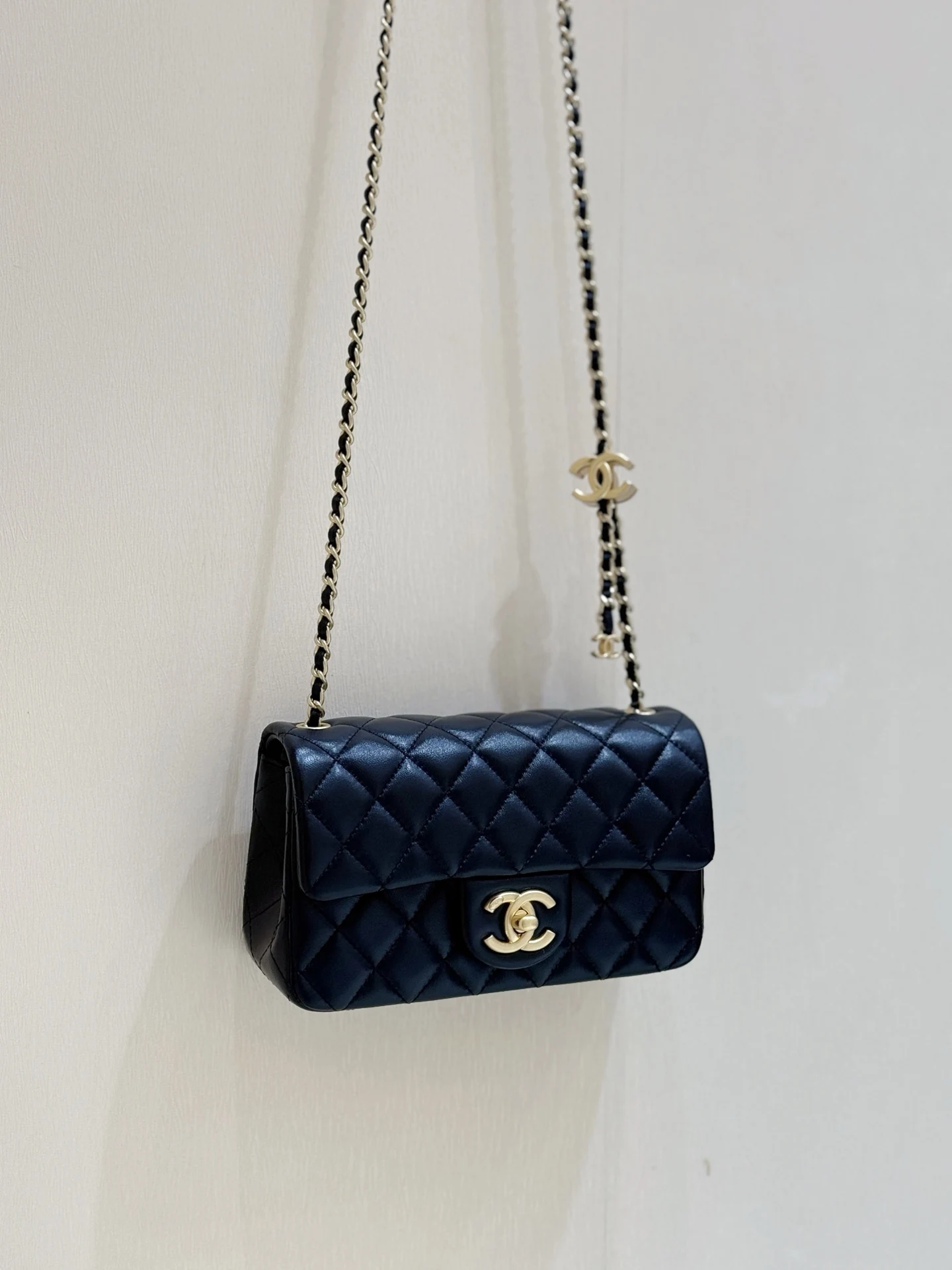 Chanel AS57580 Genuine Sheepskin Handbag Women s Crossbody Bag Chanel AS57580 Genuine Sheepskin Handbag Women s Crossbody Bag